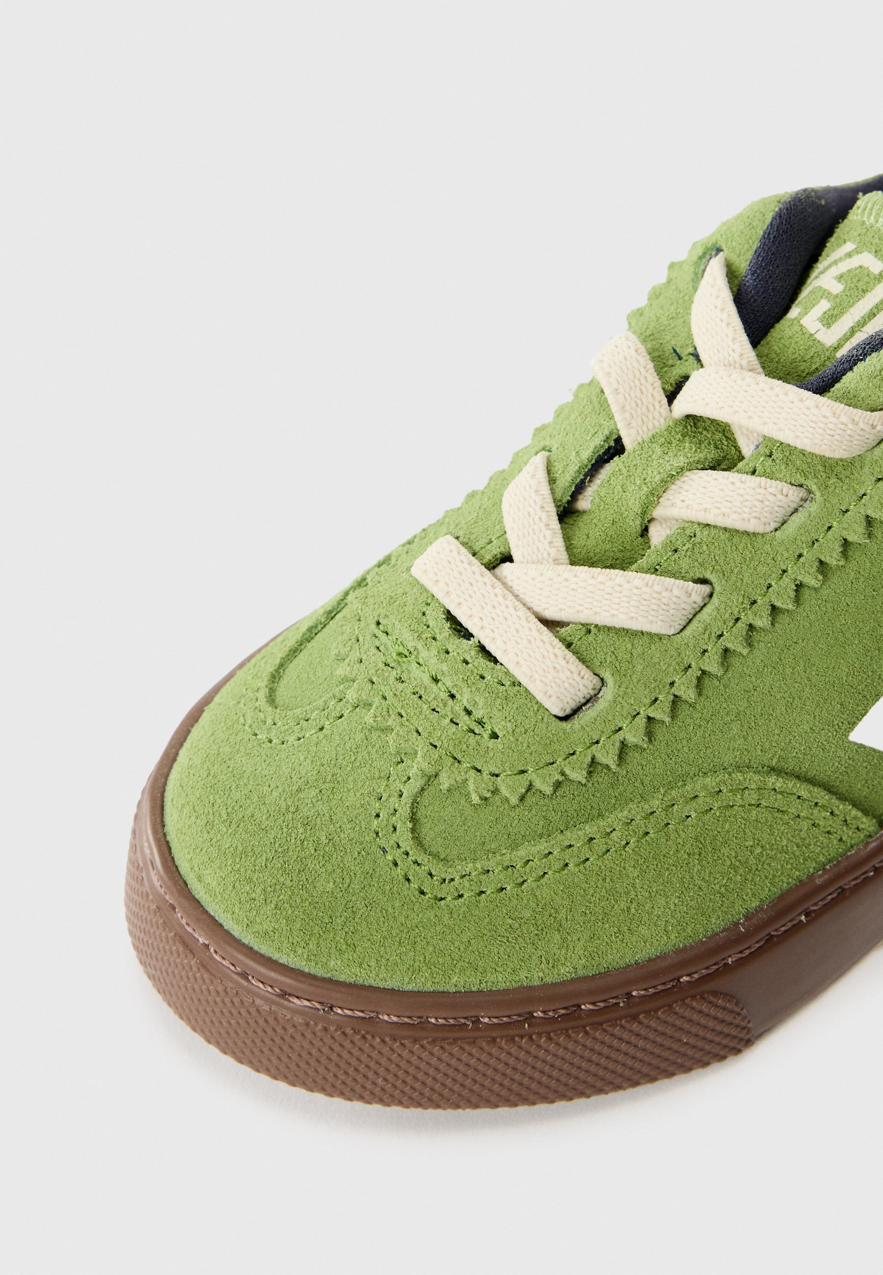 Veja VOLLEY UNISEX - Baskets basses - green