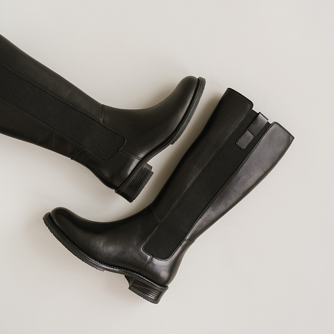 Bottes plates à bouts ronds  en cuir noir