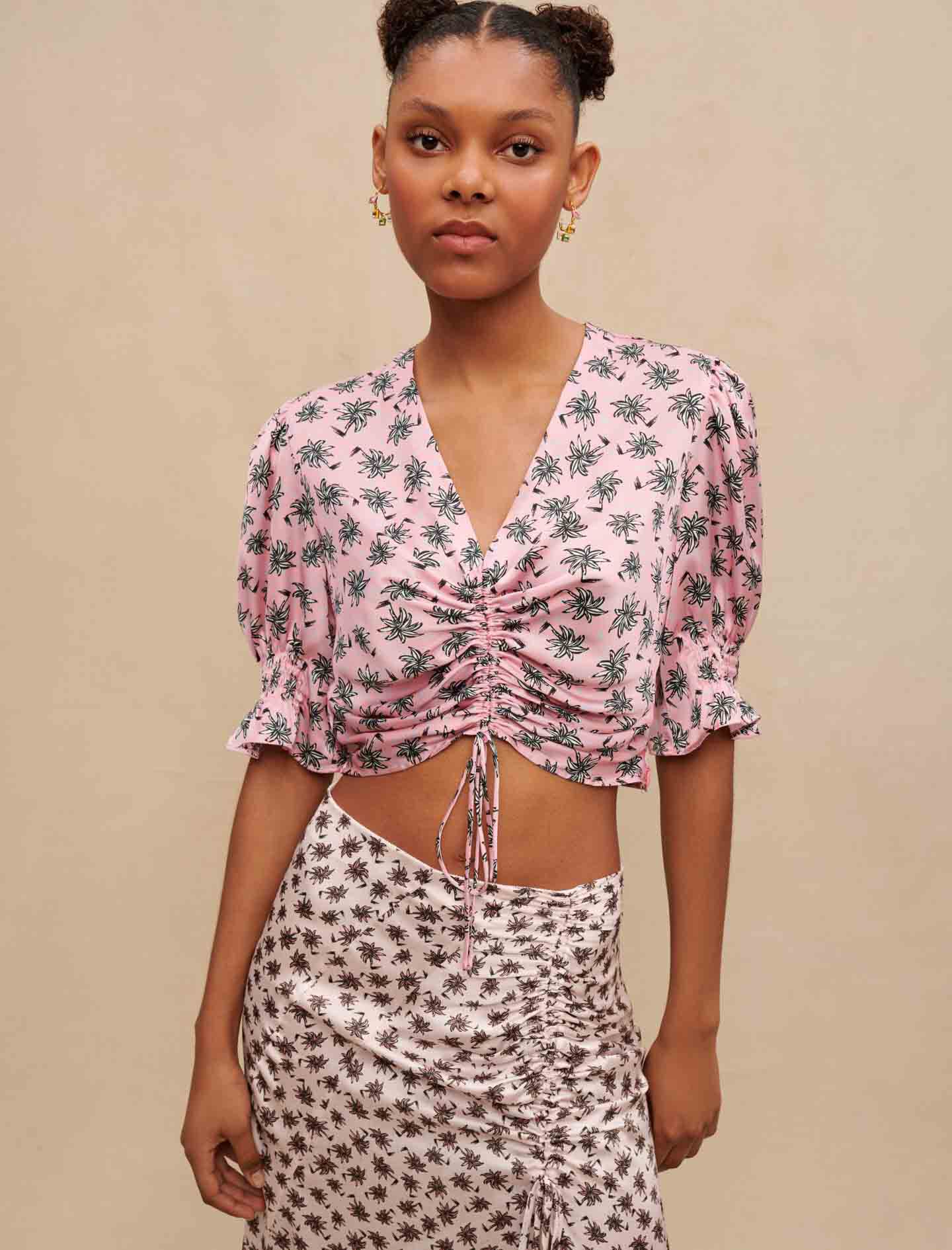 Top scurt cu imprimeu de palmieri - Palmier rose