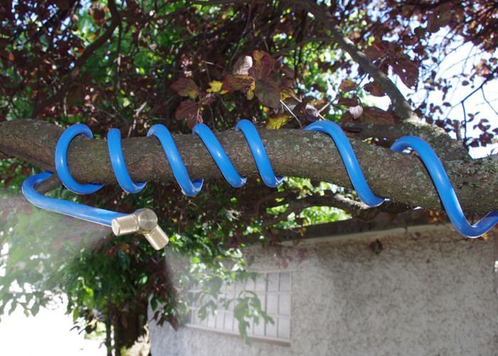 Pulverizador de niebla independiente O'FRESH Cobra para jardín y patio con memoria de forma - Pulverizador de niebla exterior azul - 2 boquillas de latón - 2 m