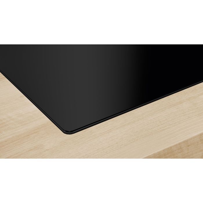 Placa de inducción Bosch de 60 cm con extractor, 4 quemadores, 7400 W, negra - PVS611B16E