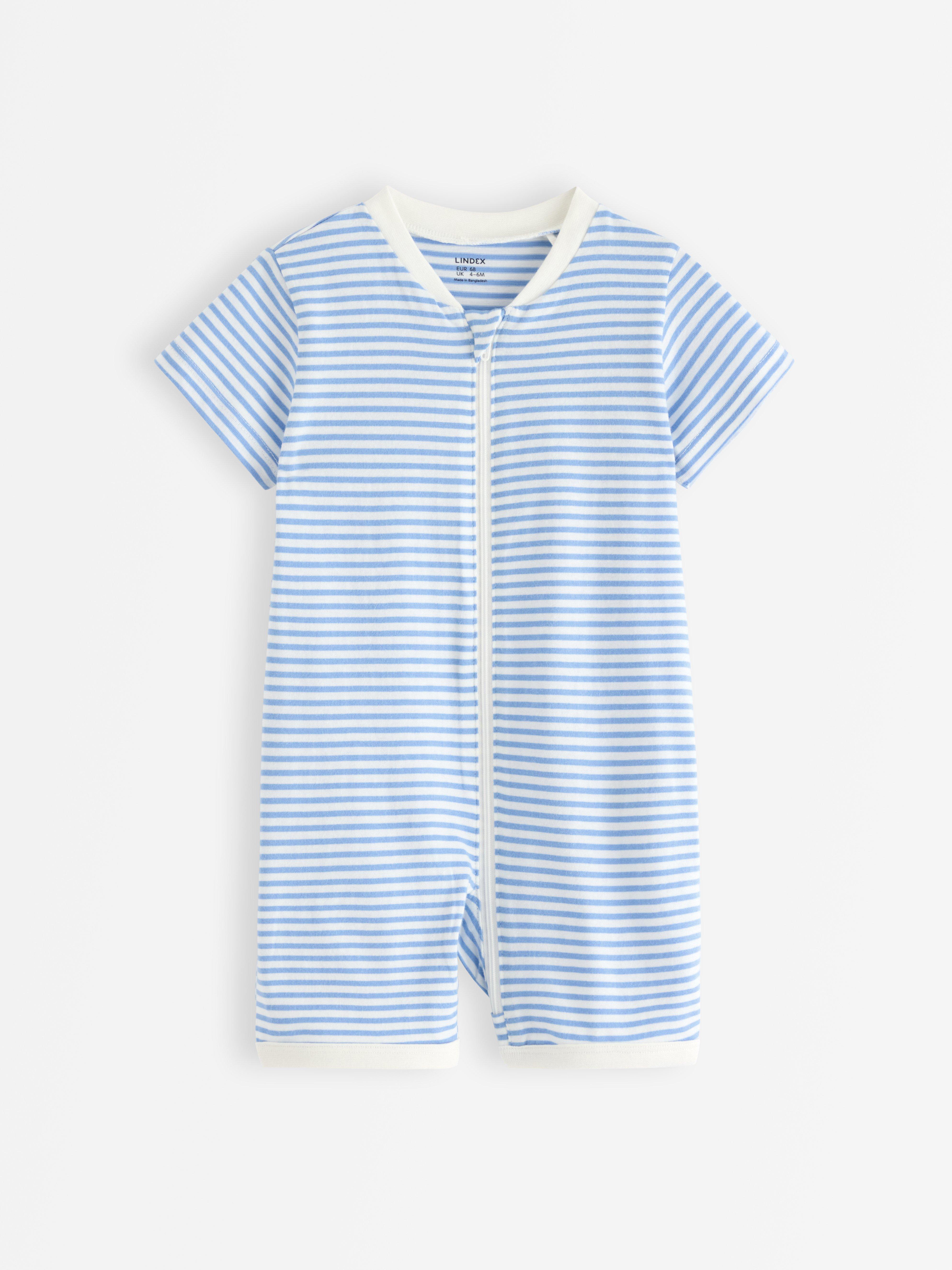 Macacão de pijama azul claro