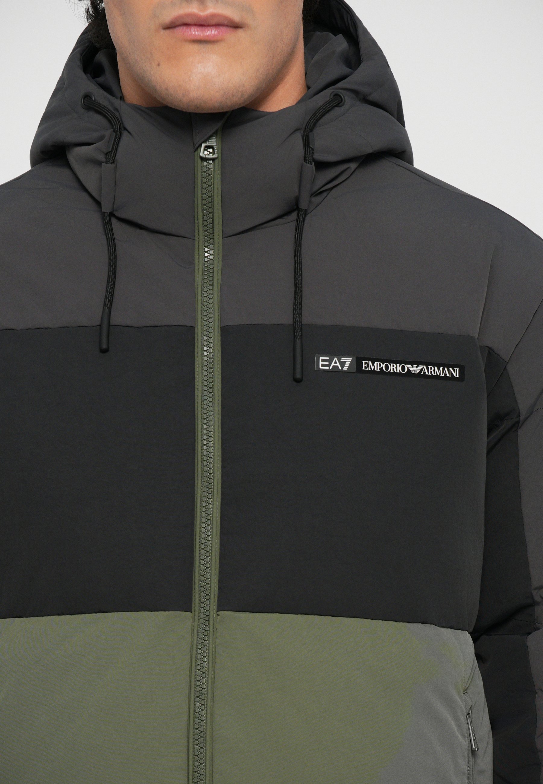 EA7 Emporio Armani TRAIN ATHLETIC COLOUR BLOCK GEWATTEERDE JAS - Winterjas - kever