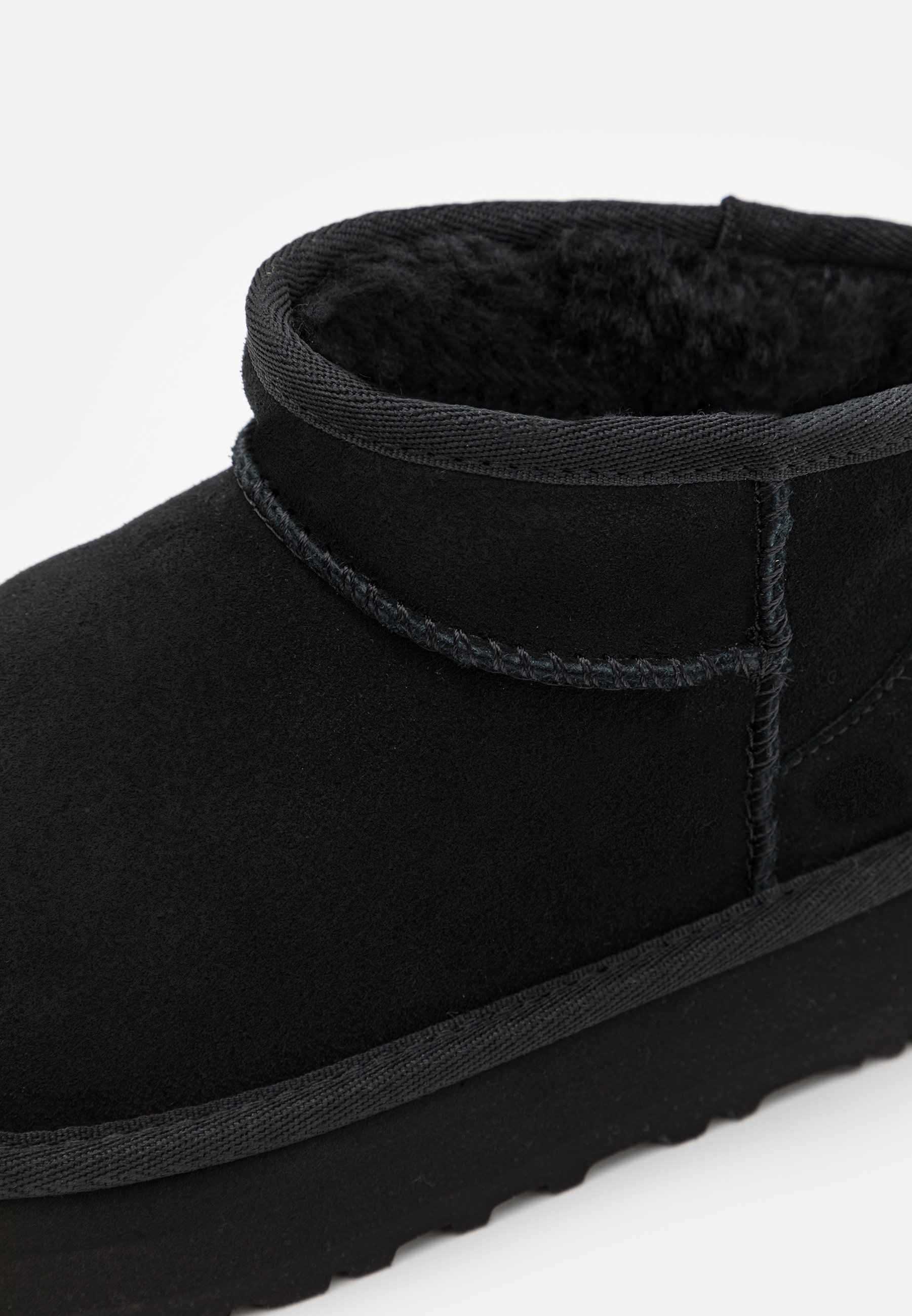 UGG CLASSIC ULTRA MINI UNISEX - Klassieke enkellaarsjes - zwart