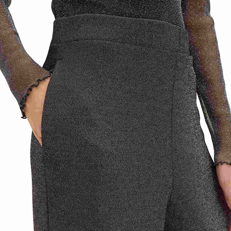  Pantaloni și blugi femei negre