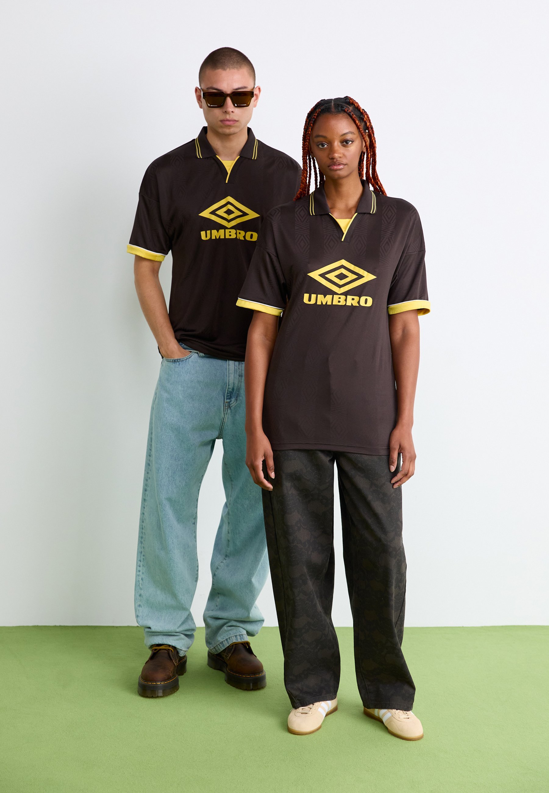 Polo Umbro BOXY FOOTBALL UNISEX - ganache/color oro crema/bianco brillante
