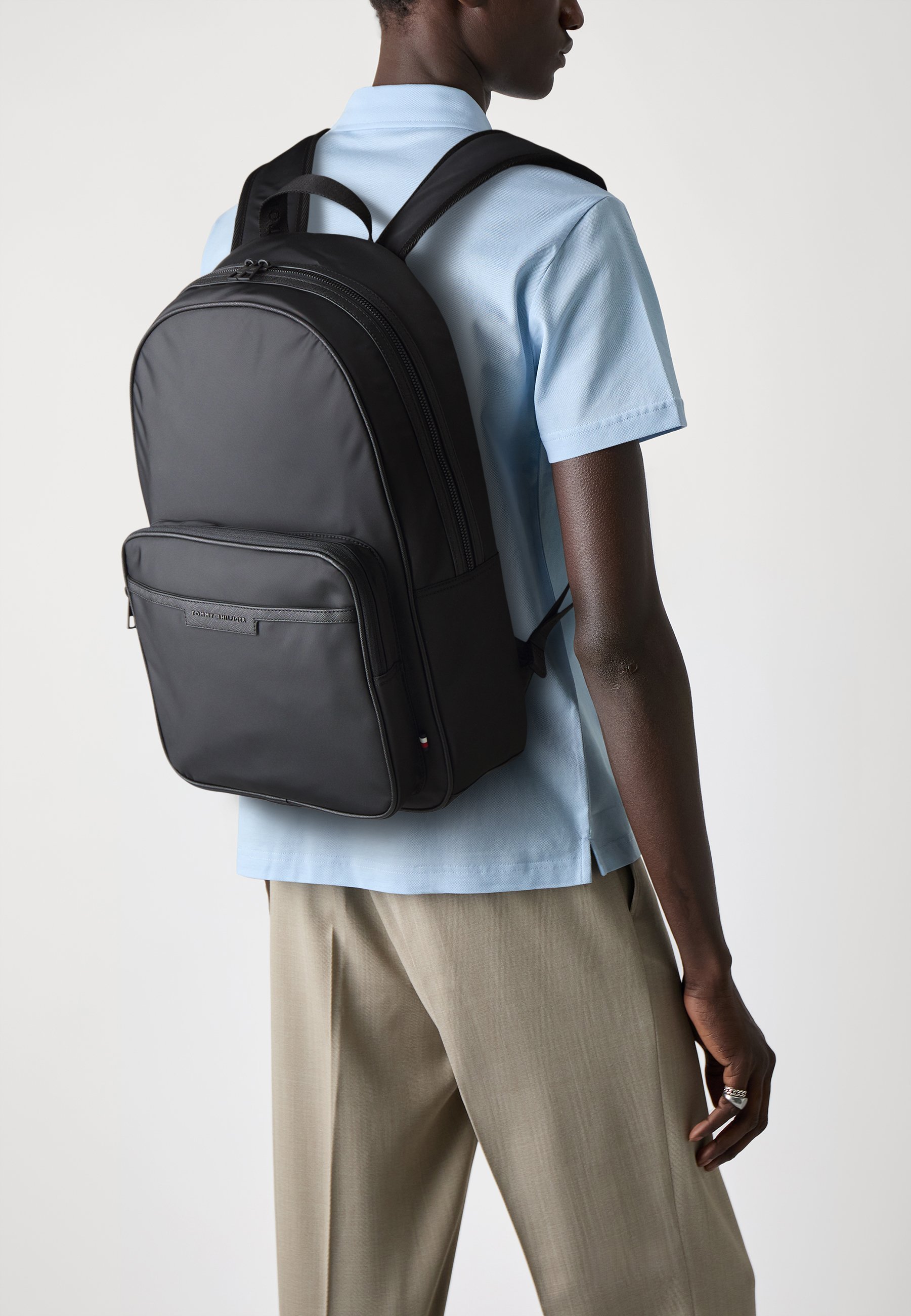 Mochila Tommy Hilfiger REPREVE UNISSEX - Preta