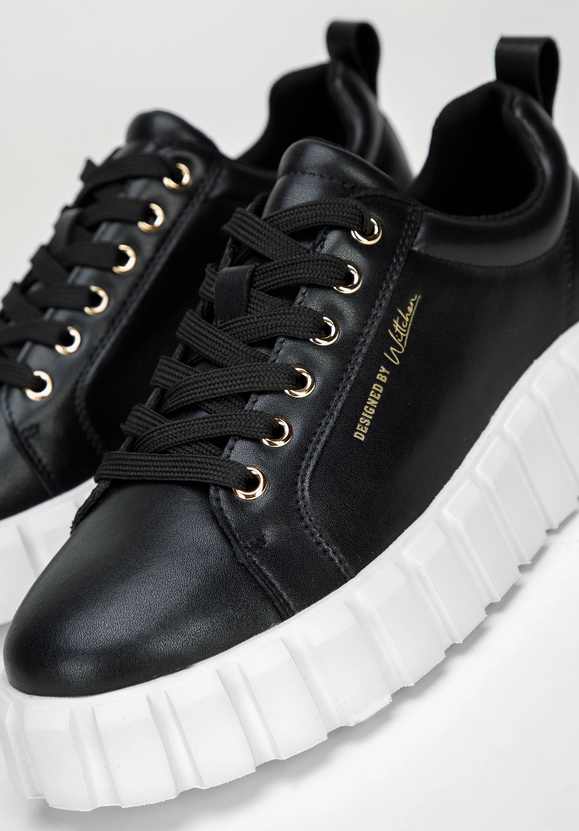 Damskie sneakersy skórzane na grubej platformie czarne