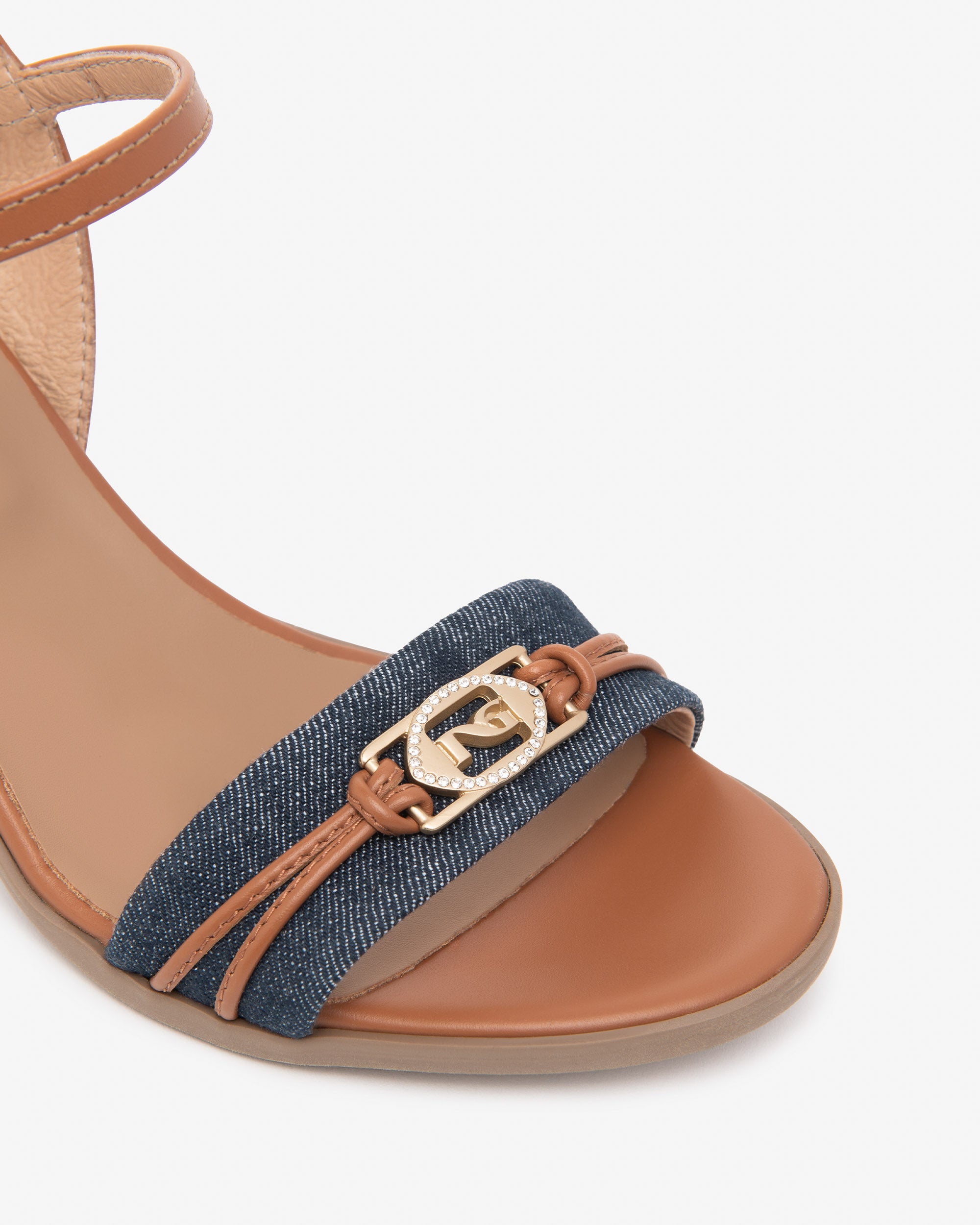  Damen-Sandalen aus Leder und Stoff