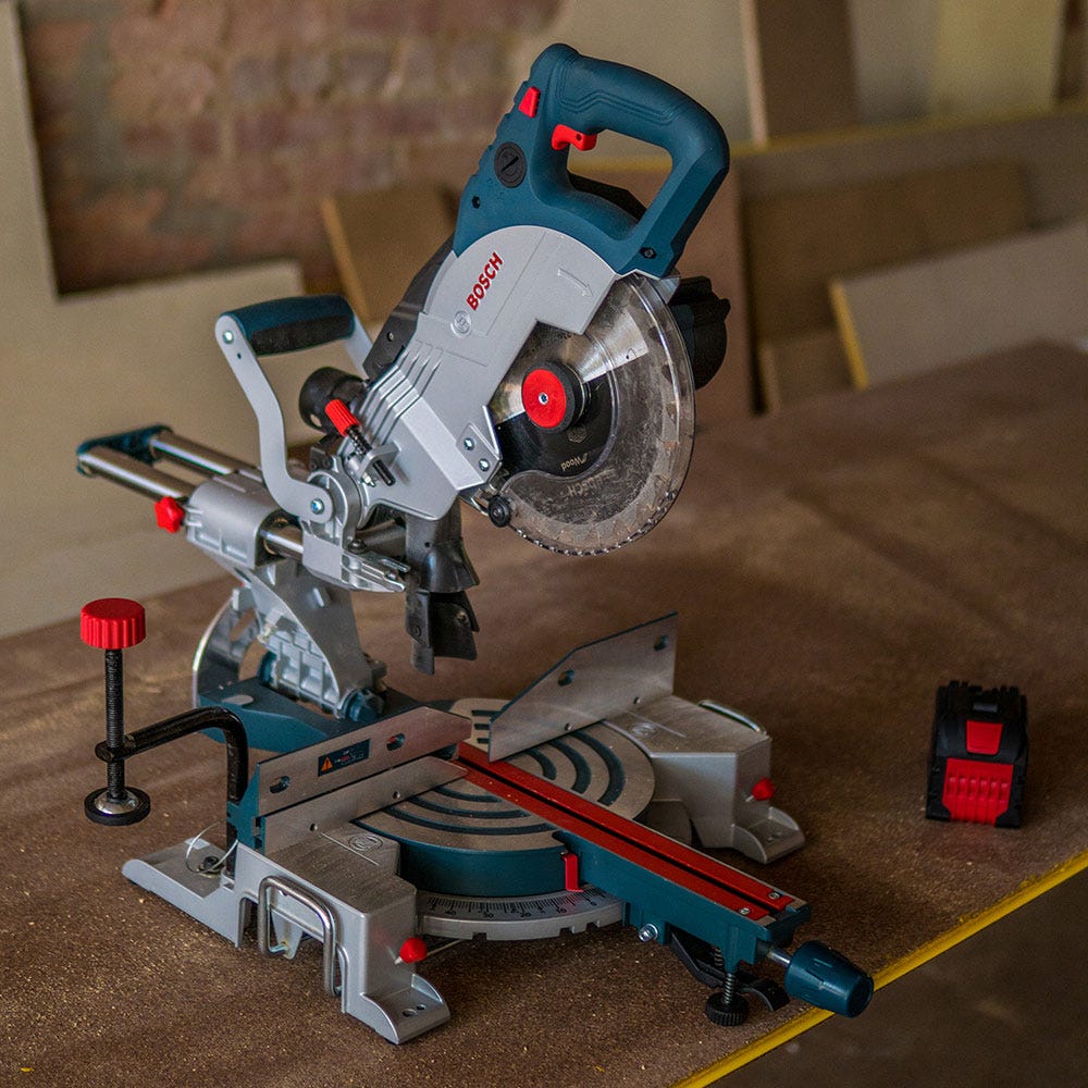BOSCH 18 V BITURBO Akku-Kapp- und Gehrungssäge 216 mm Gehäuse 0601B41040