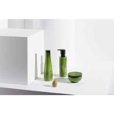 Shu Uemura Silk Bloom -shampoo vaurioituneille hiuksille 300ml