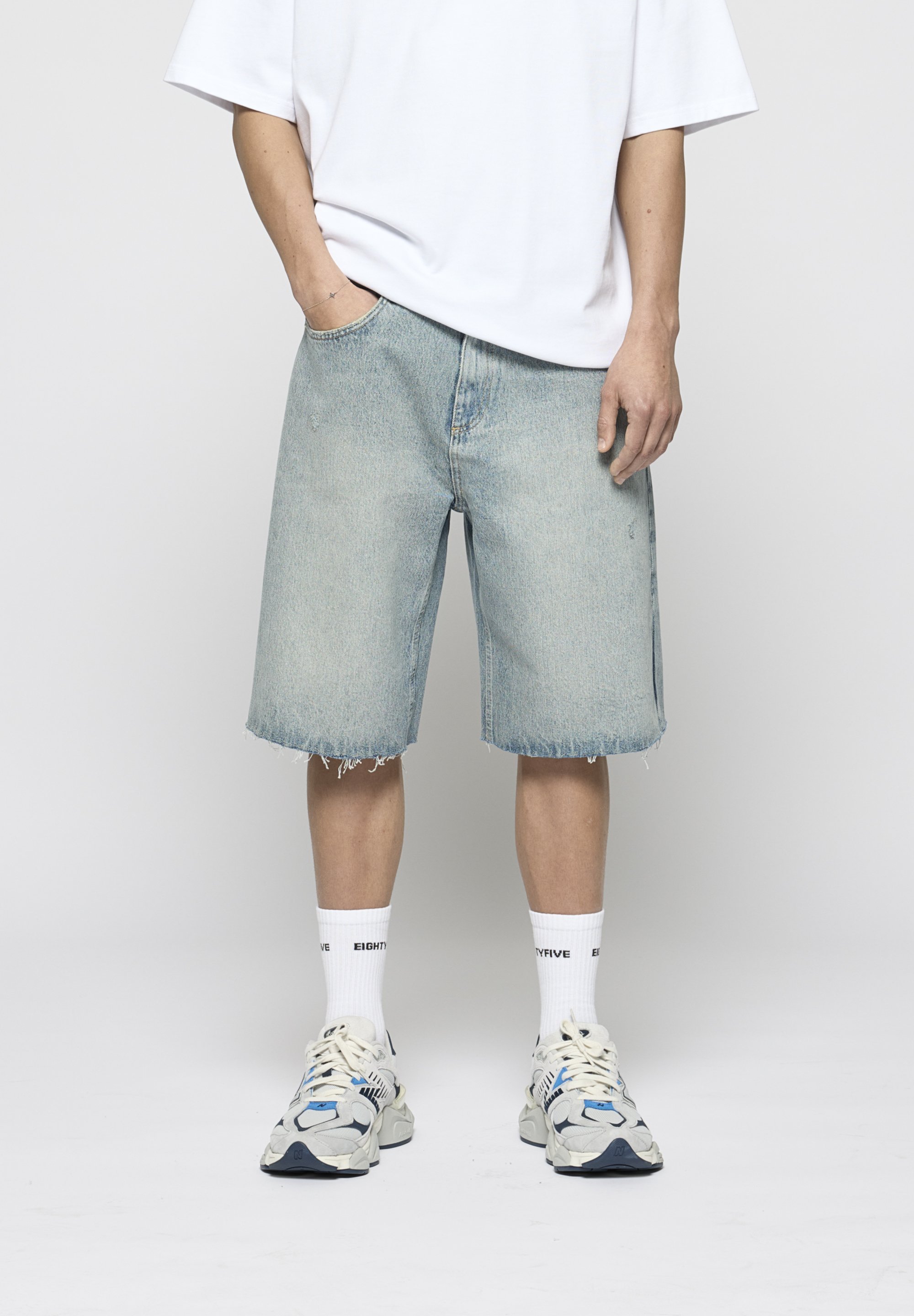 OTTANTACINQUE CUT OFF BAGGY - Pantaloncini di jeans - blu tempesta di sabbia