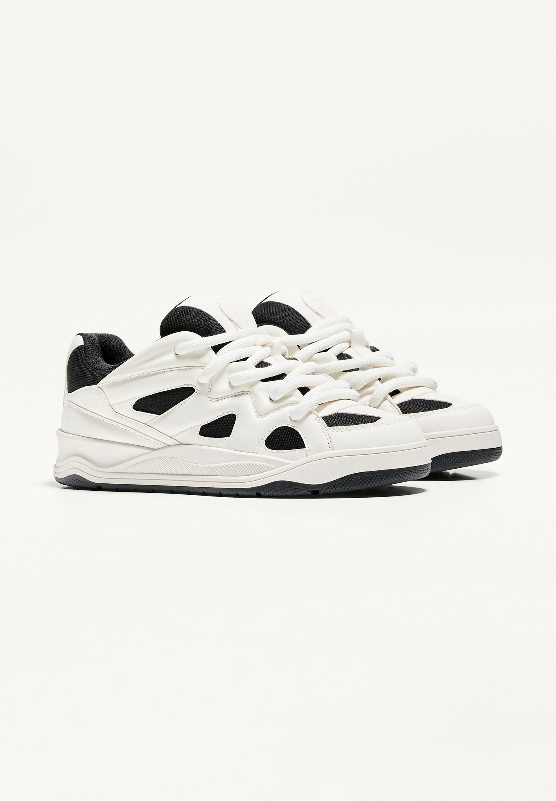 Bershka CONTRAST - Skateschoenen - wit zwart