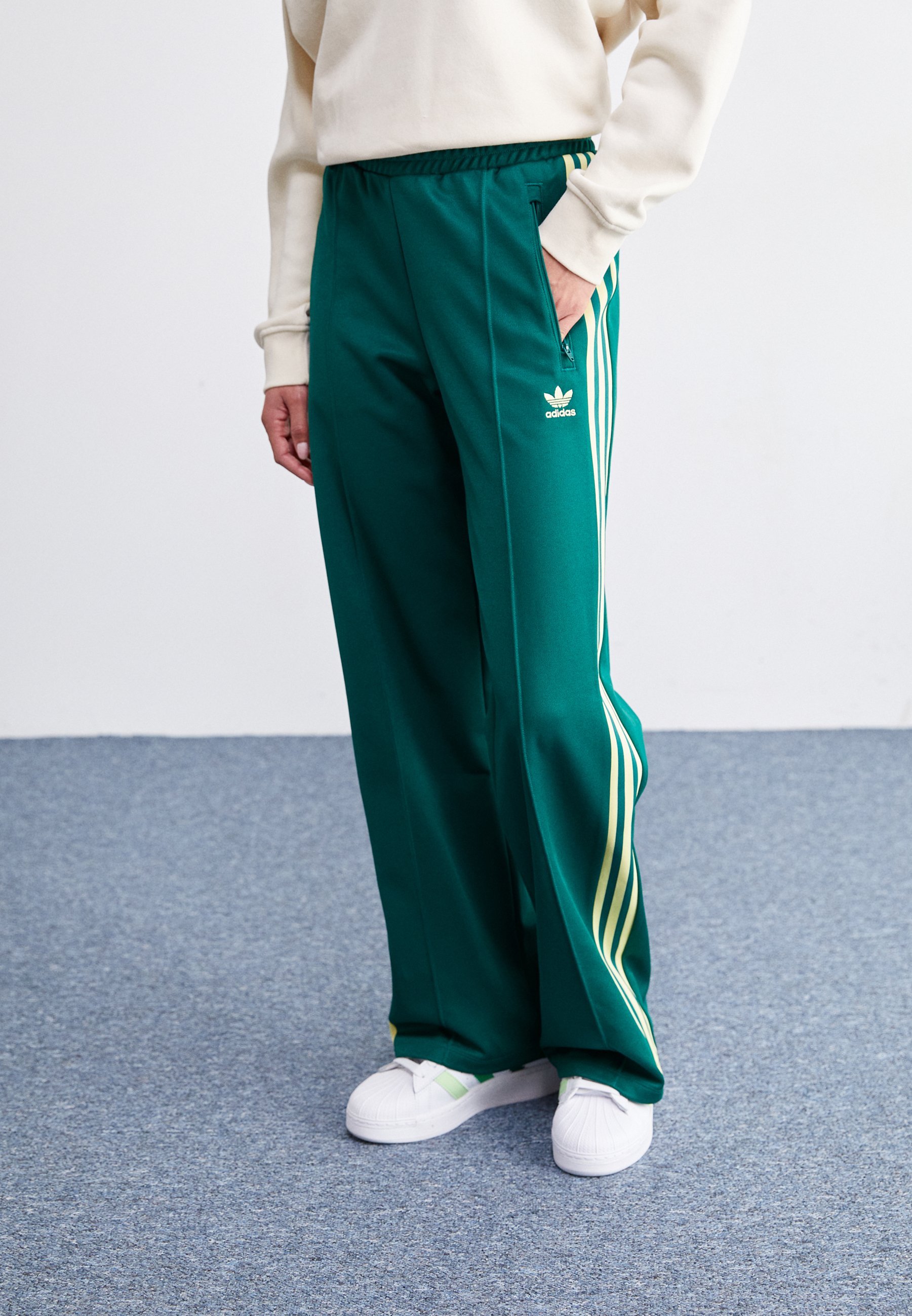 adidas Originals CLASSIC - Trainingsbroek - universiteitsgroen