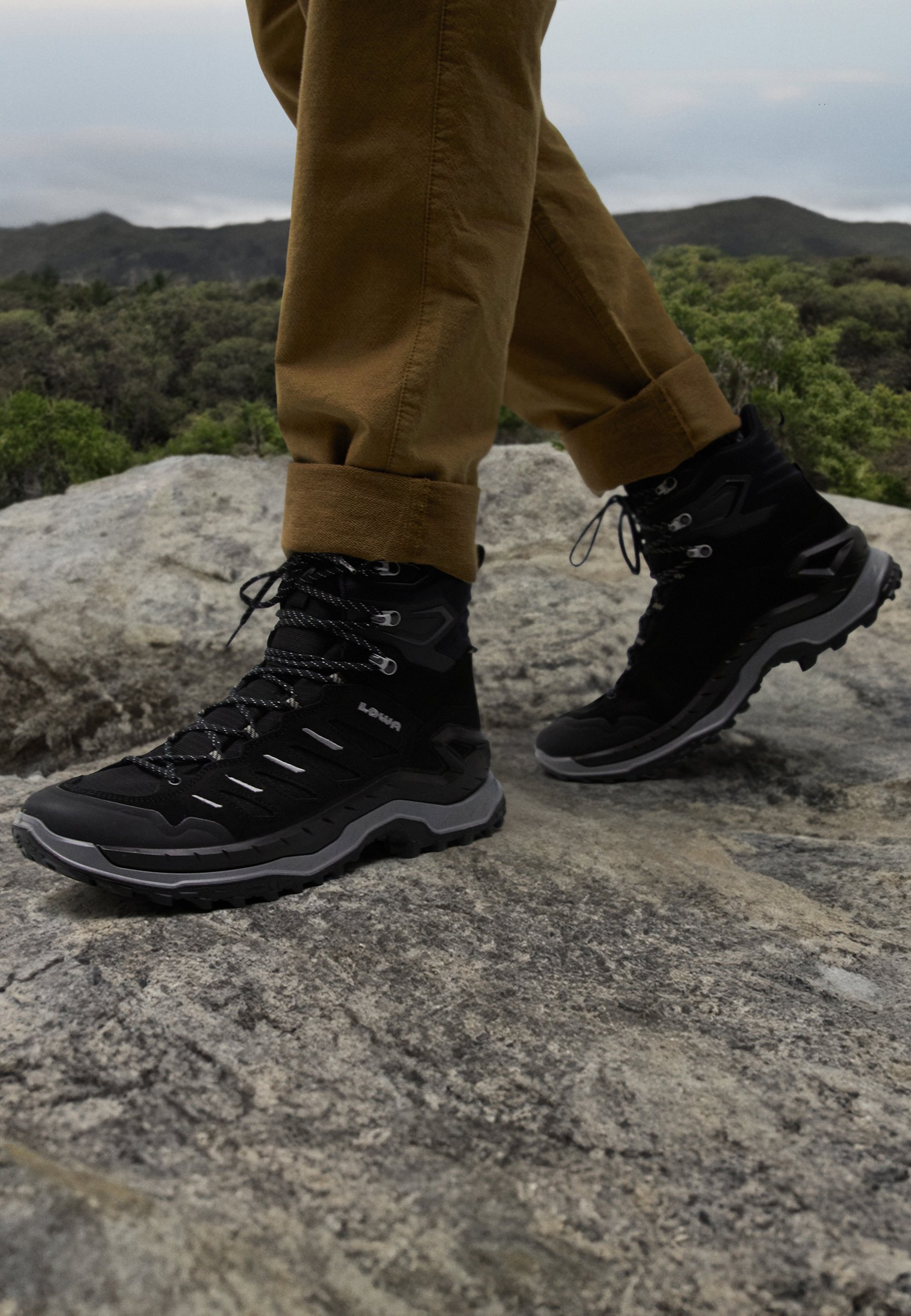 Lowa INNOVO GTX MID - Wandelschoenen - zwart/grijs