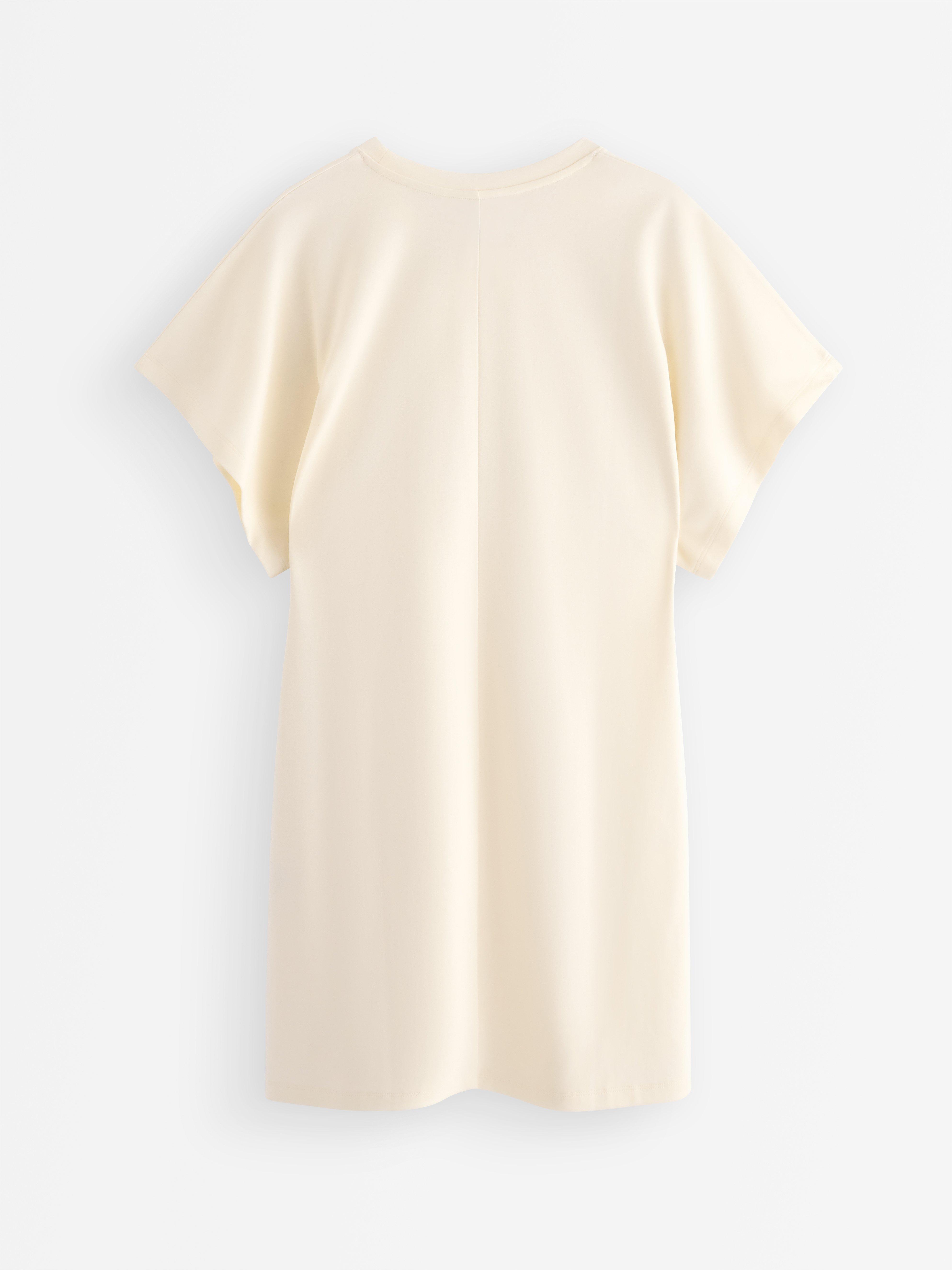 Vestido tipo camiseta blanco claro