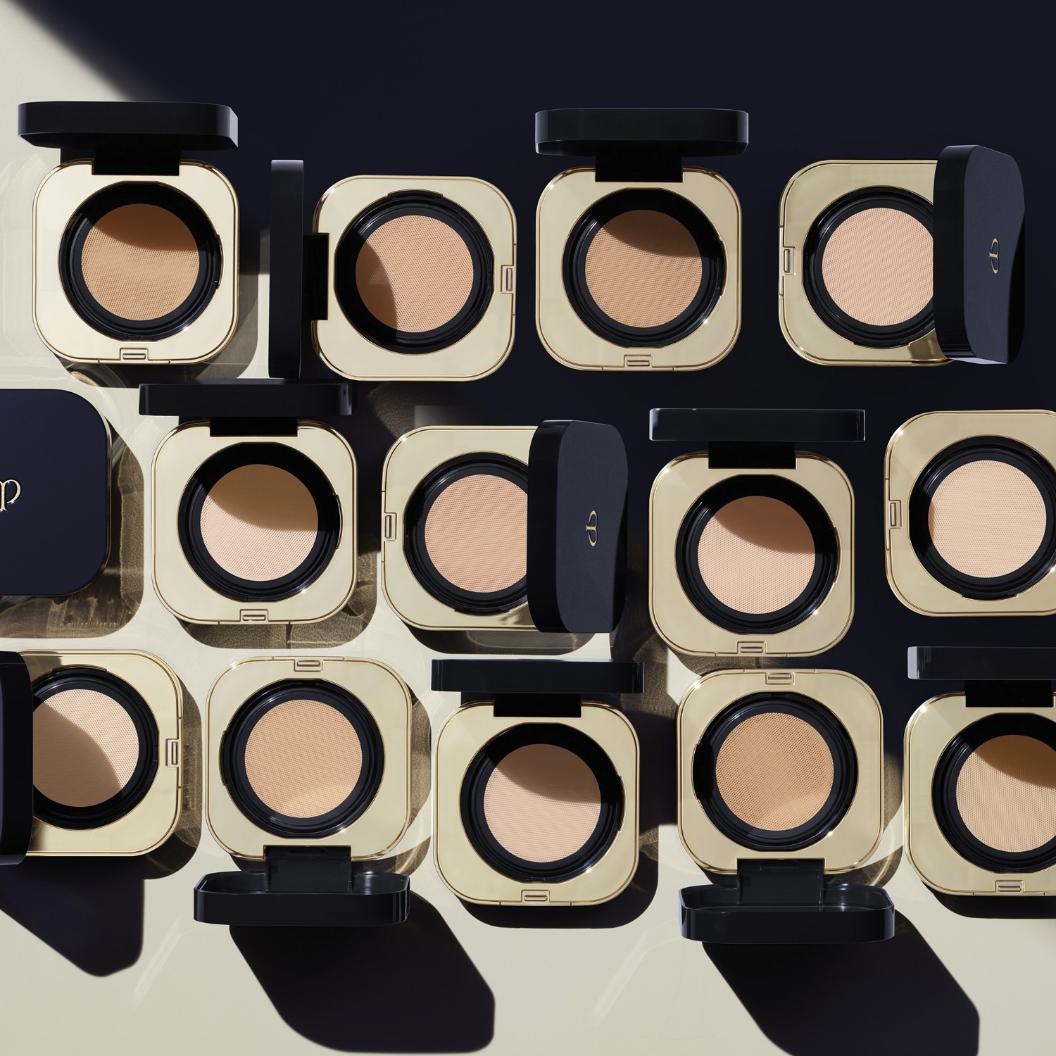 Clé de Peau Beauté Foundation Radiant Cushion Foundation Natural – 14 g