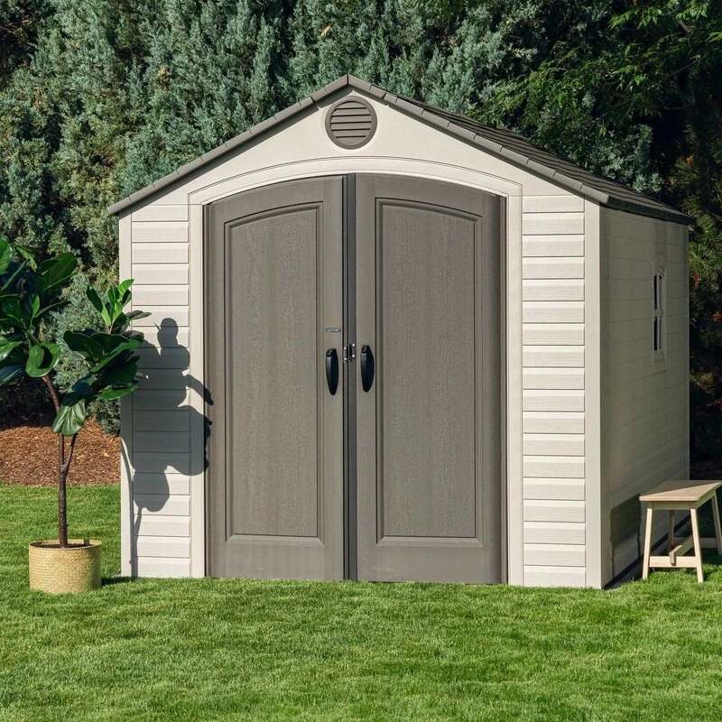 2,4 m brett x 3,2 m djupt plastförvaringsskjul