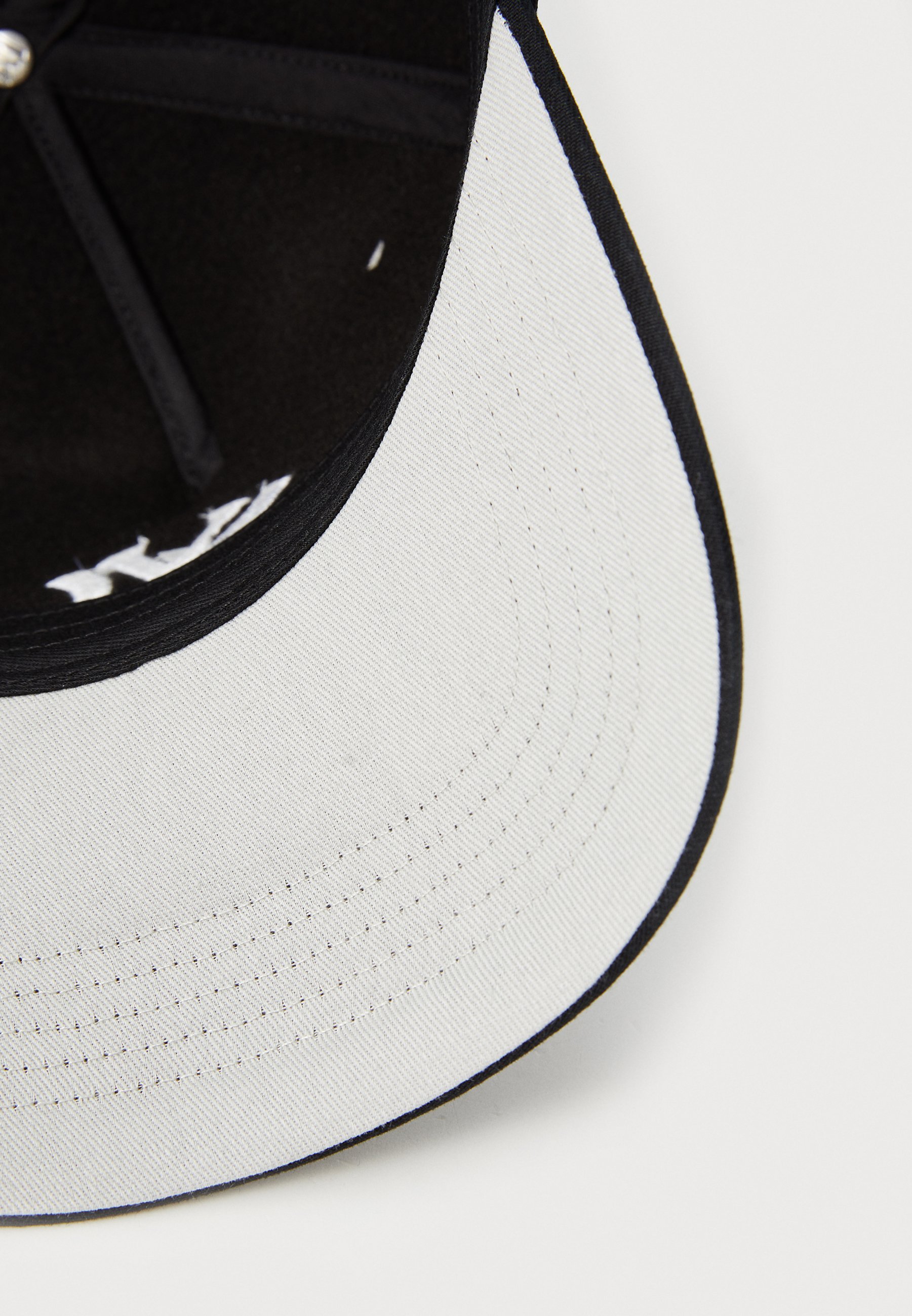 '47 Caps
