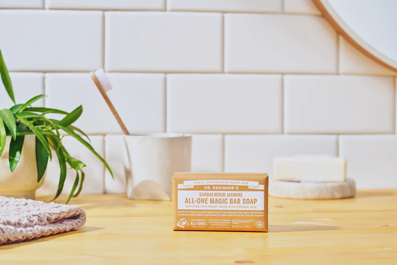 Sabonete em barra de sândalo e jasmim do Dr. Bronner