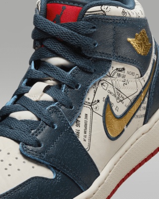 Air Jordan 1 Mid SE Older Kids' Shoes