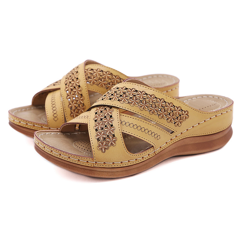 New thick soled slope heel slippers European and American fashion hollow summer female gladiator beach slippers T2730 3