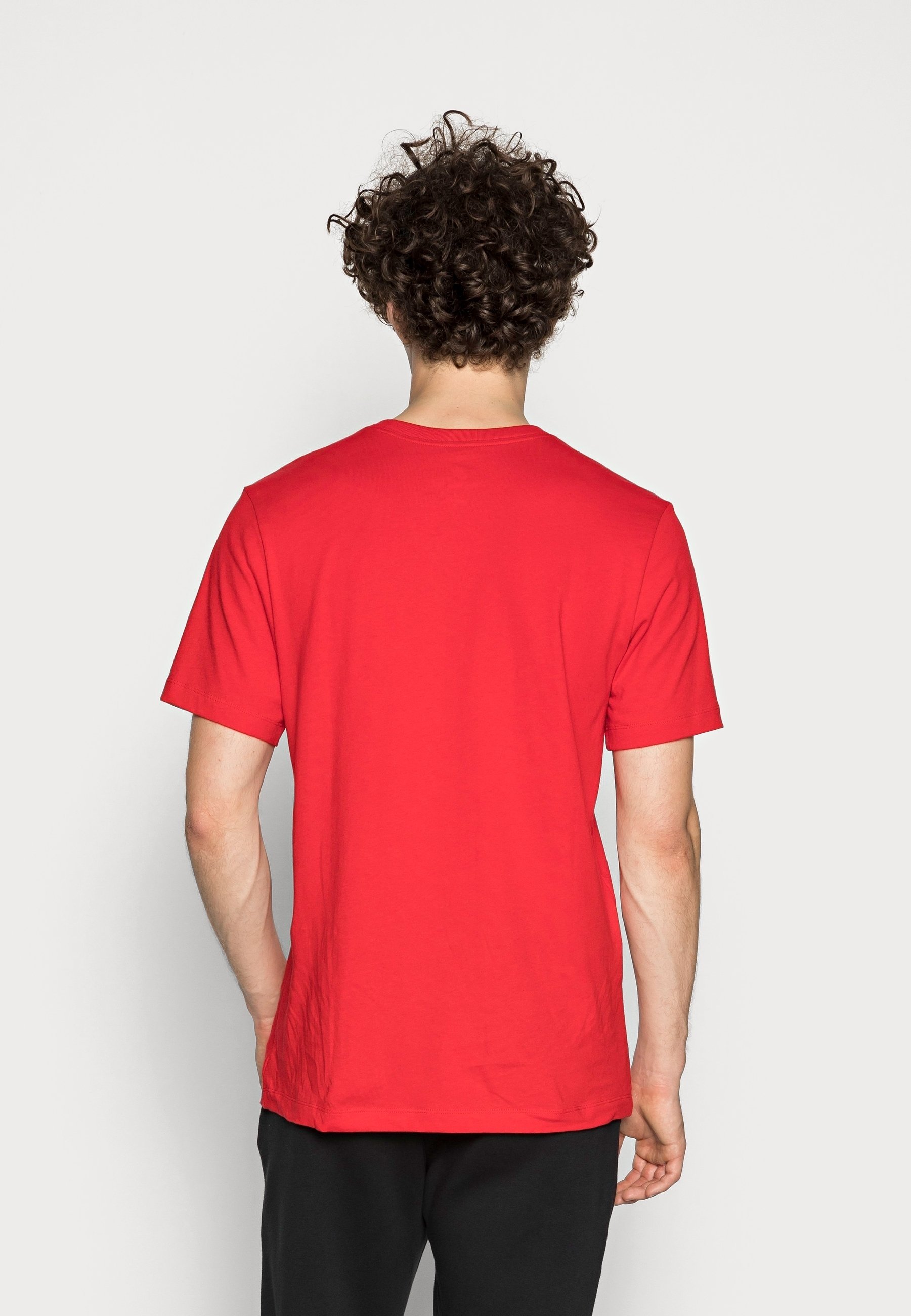 Nike Sportswear Basic T-Shirt – rot