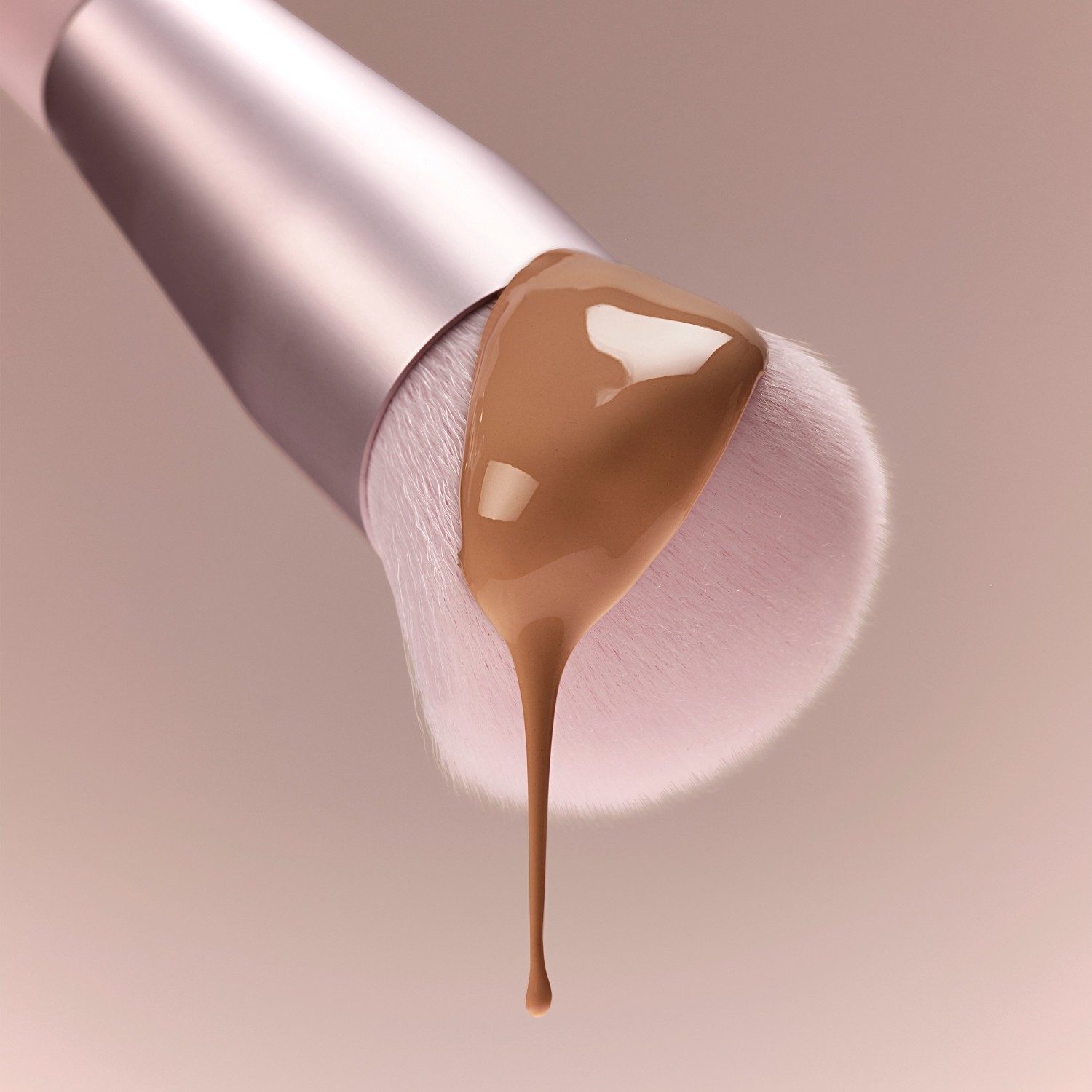 KYLIE COSMETICS Течни пудер Power Plush дуготрајни - 30 мл