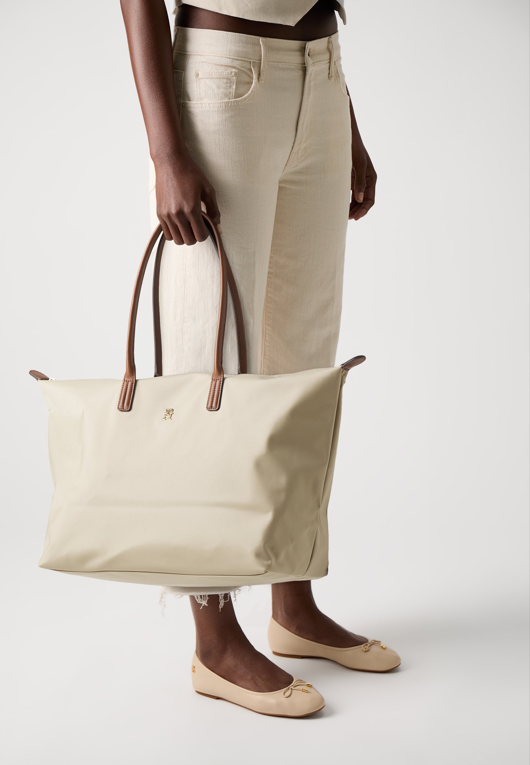 Tommy Hilfiger POPETTE - Tote bag - sandelhout