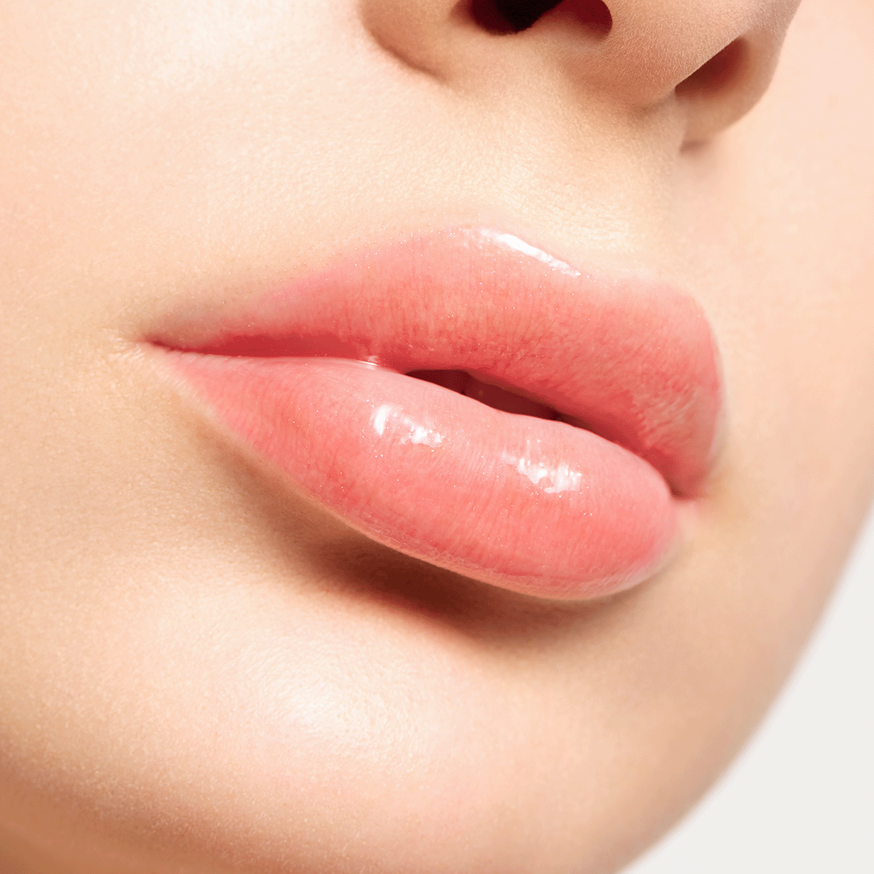 „Total Lip Gloss“ Prabangūs lūpų blizgesiai