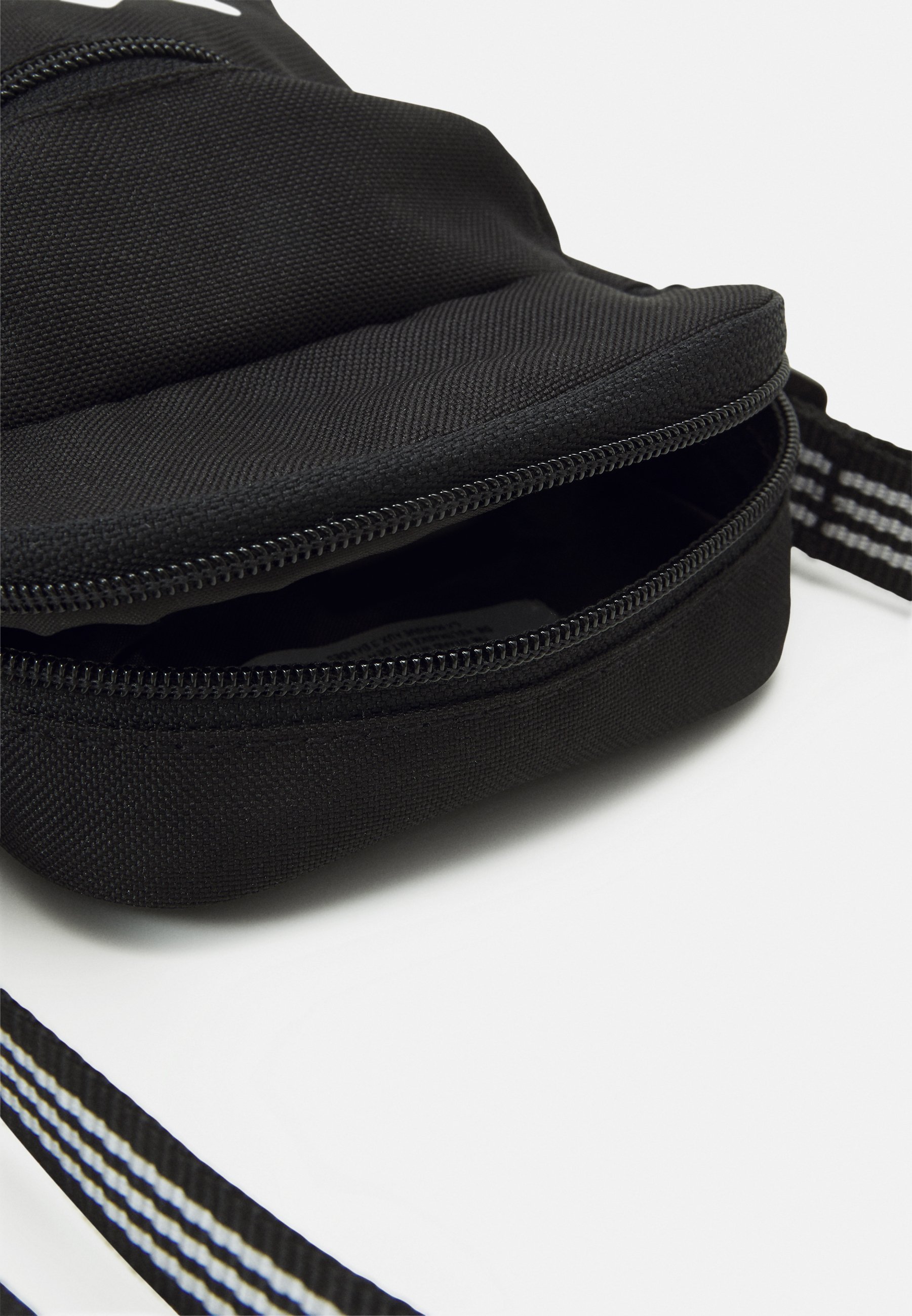 adidas Originals schouder- en crossbodytassen