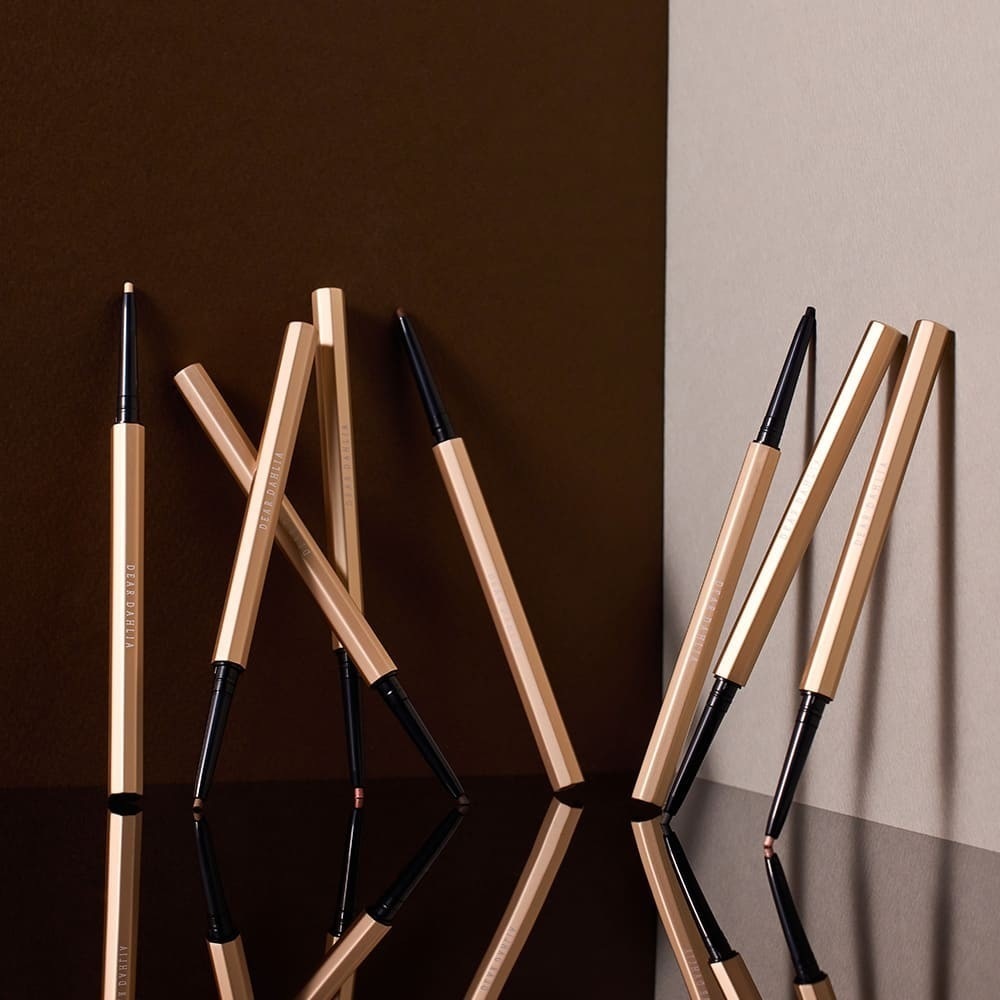 „Dear Dahlia Eyeliner“ tobulai sukurtas akių kontūro pieštukas – 0,1 g