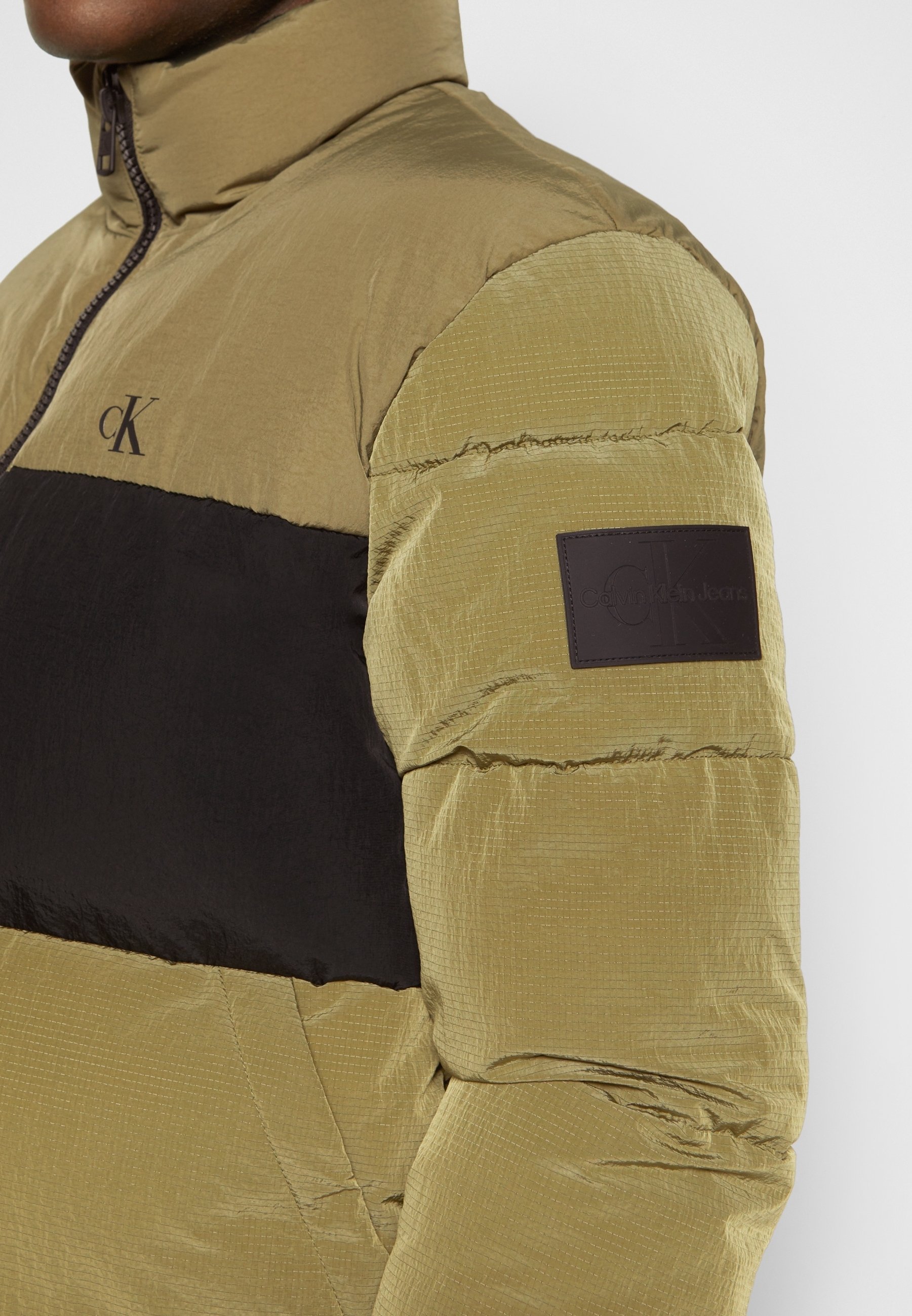 Giacca invernale Calvin Klein Jeans - verde oliva