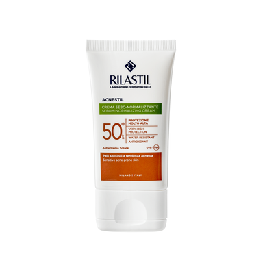 Crema normalizadora de sebo Rilastil Acnestil SPF50 con protector solar para piel sensible del rostro, 40 ml.