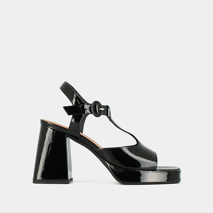 Sandales à bouts ouverts et talons  en cuir vernis noir