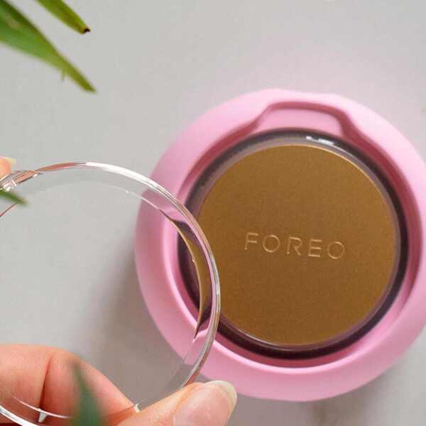 FOREO UFO Mini -kasvonaamio kuivalle iholle, helmenpunainen