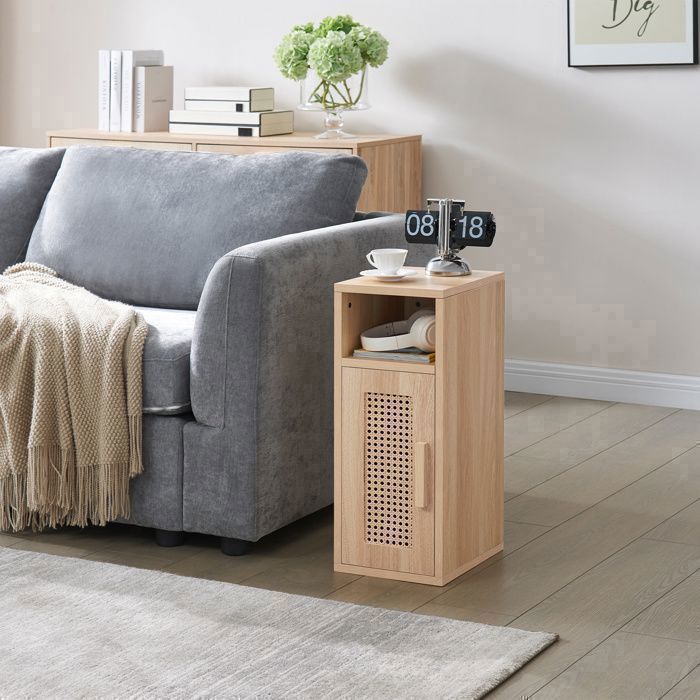 Conjunto de 2 mesas de cabeceira estreitas com 1 compartimento aberto, decoradas à mão em rattan, para quarto.