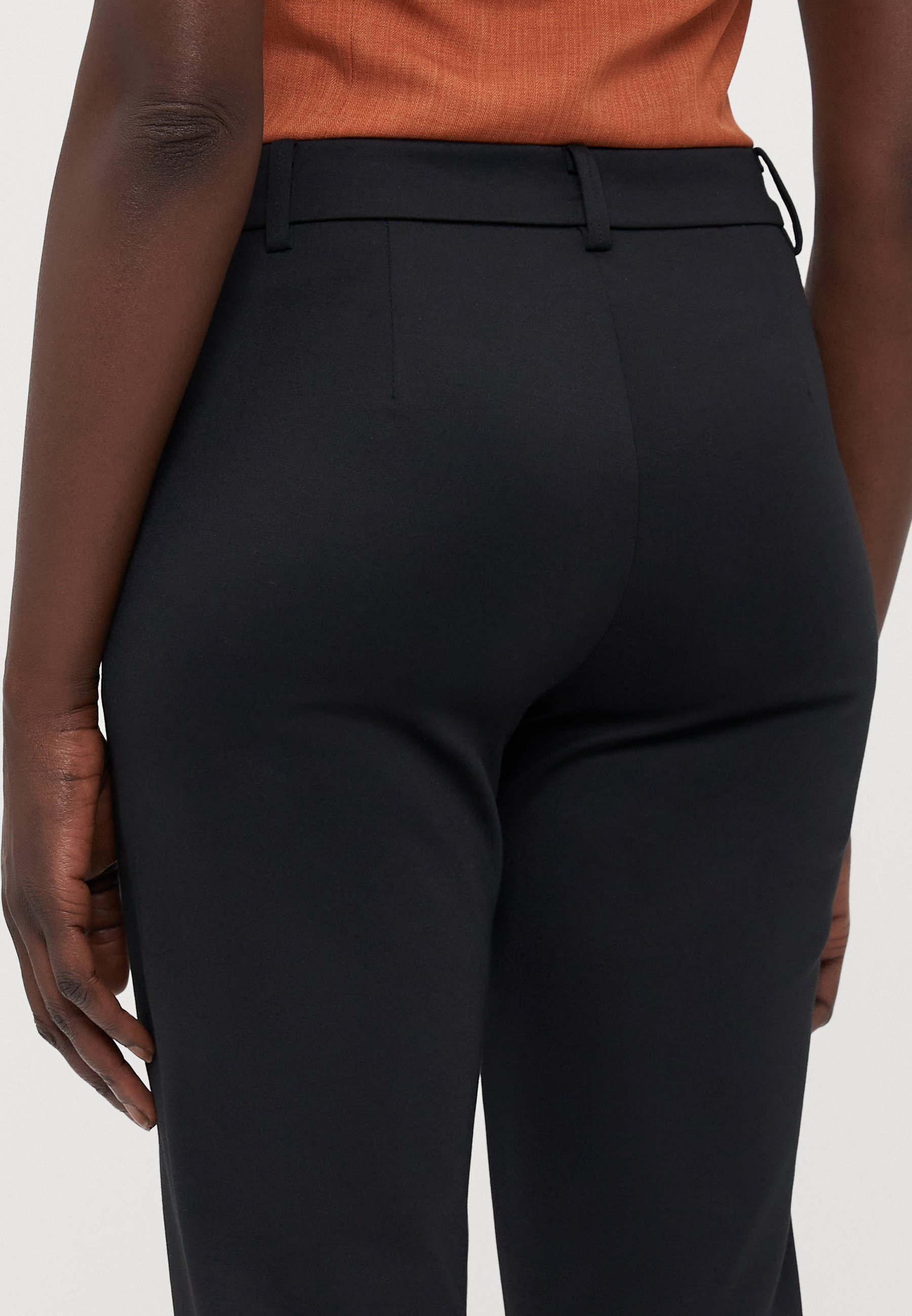 ONLY Tall ONLPEACH LIFE FLARED - Broek - zwart