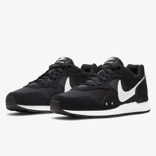 Nike Venture Runner