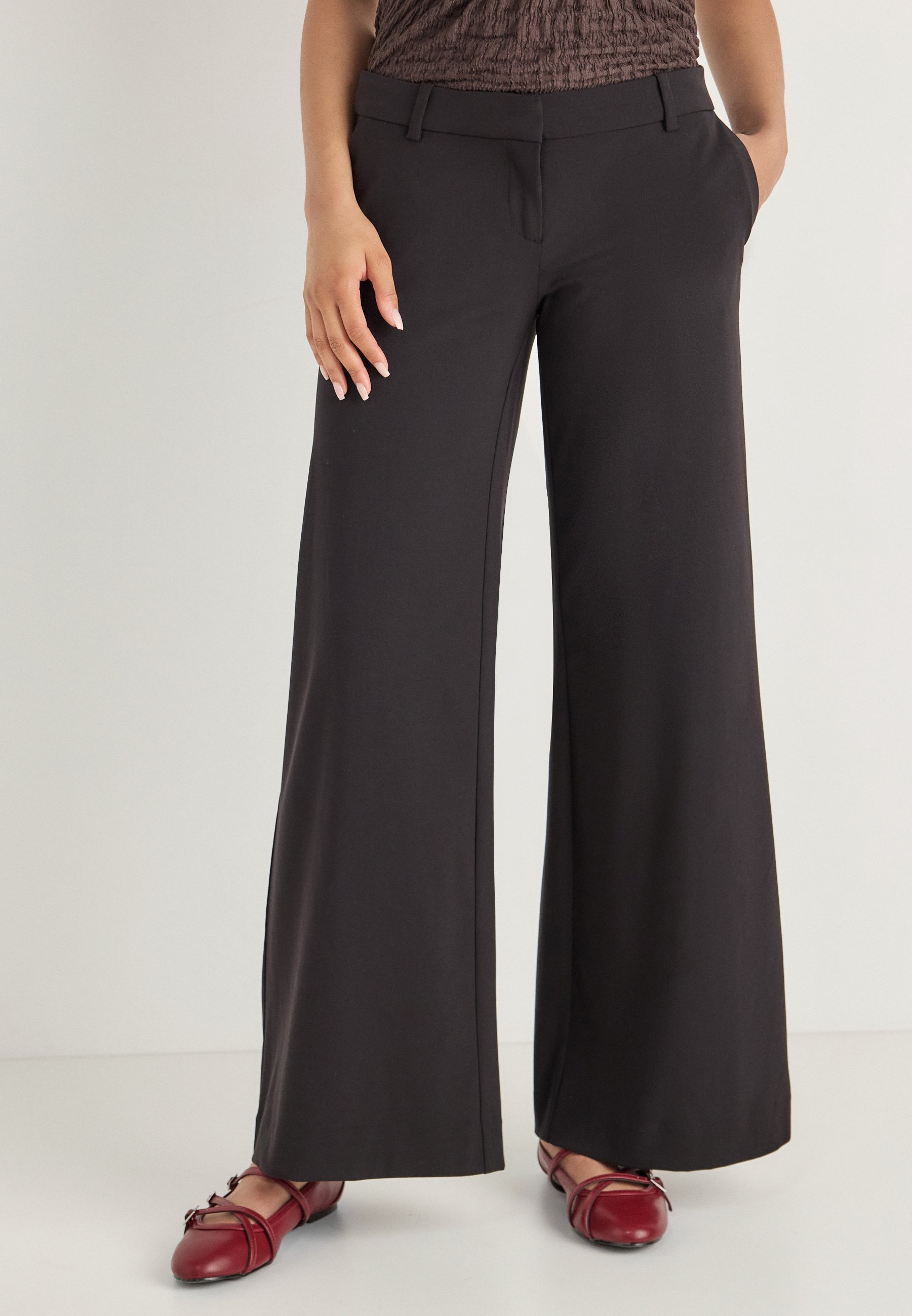 Weekday Low Flared Suit Trousers - Broek - zwart