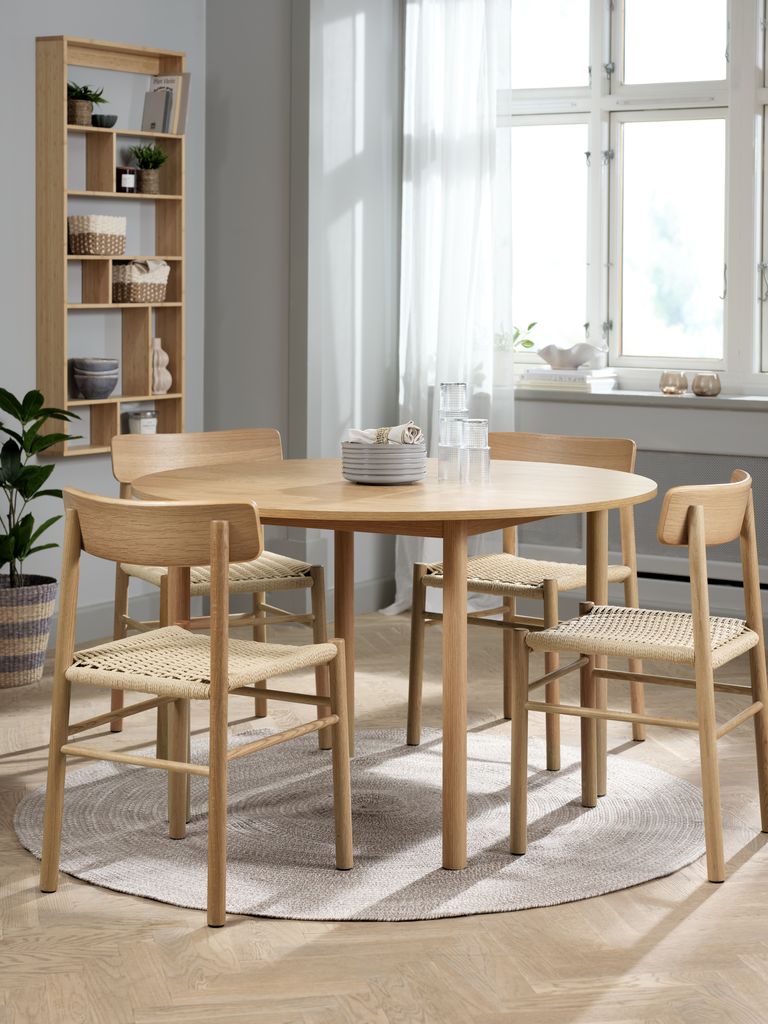 ALSTED ISLEV ALSTED Ø120 hrastov stol 4 ISLEV stolica s hrastovim naslonima za ruke