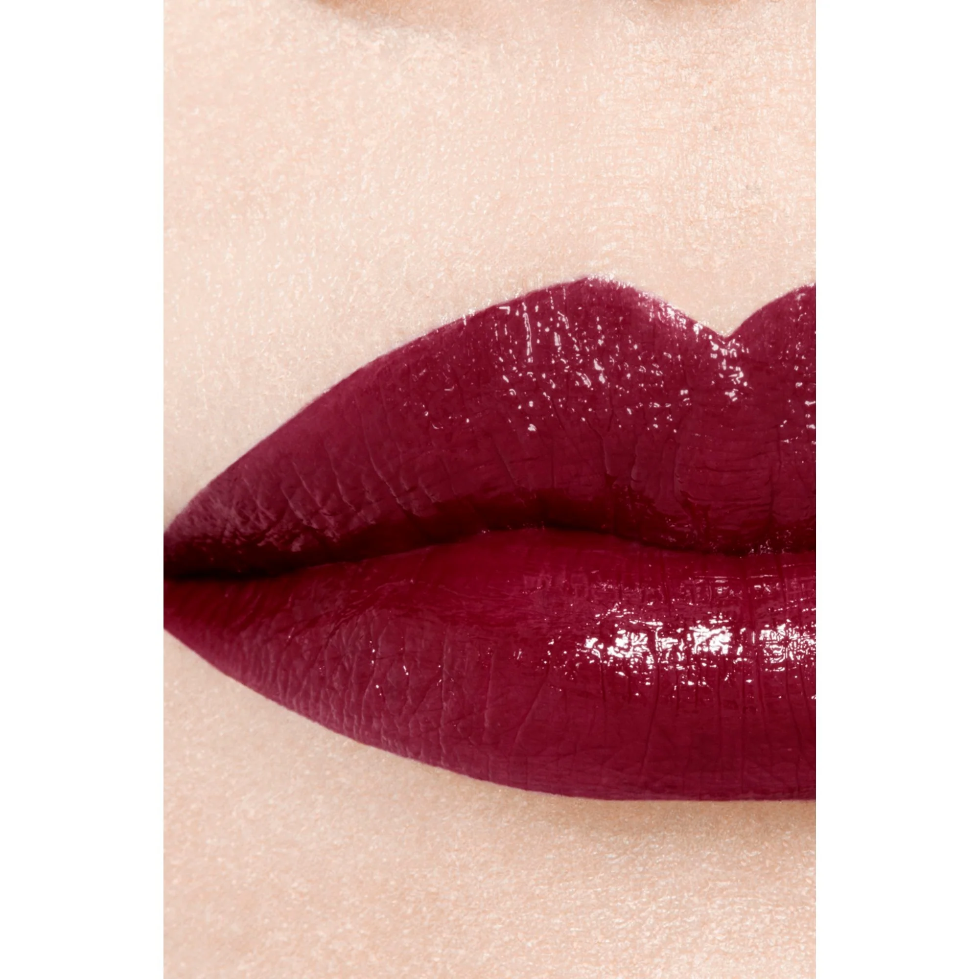 ROUGE ALLURE LAQUE - IL ROSSETTO FLUIDO BRILLANTE TENUTA ESTREMA