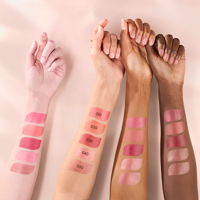 Bastão de blush multifuncional Catrice Blushin' Charm com iluminador.