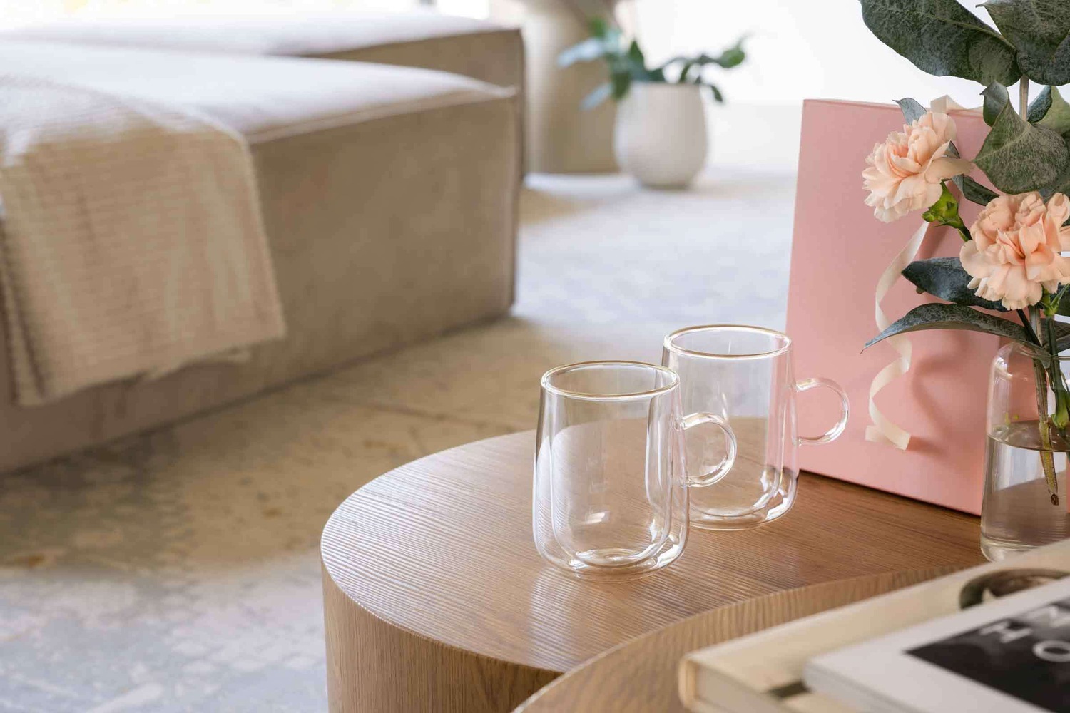 „Villeroy & Boch Latte Macchiato“ stiklinės, 0,25 l, 2 vnt. rinkinys; „Artesano“ karštiems ir šaltiems gėrimams – 1 vnt.