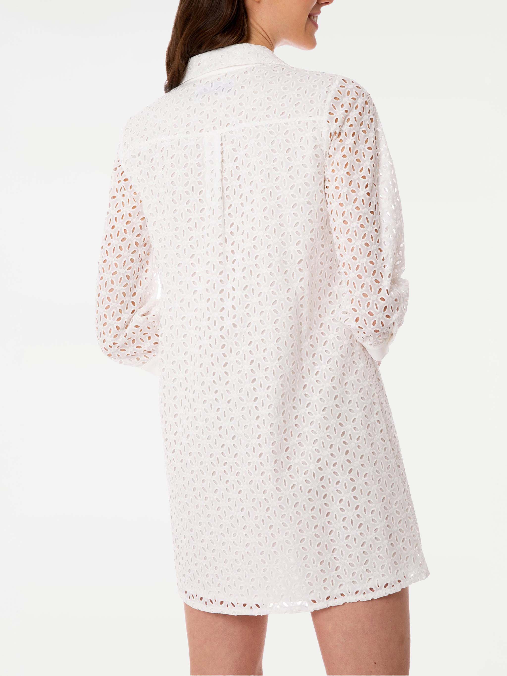 Camicia bianca lunga da donna con ricamo