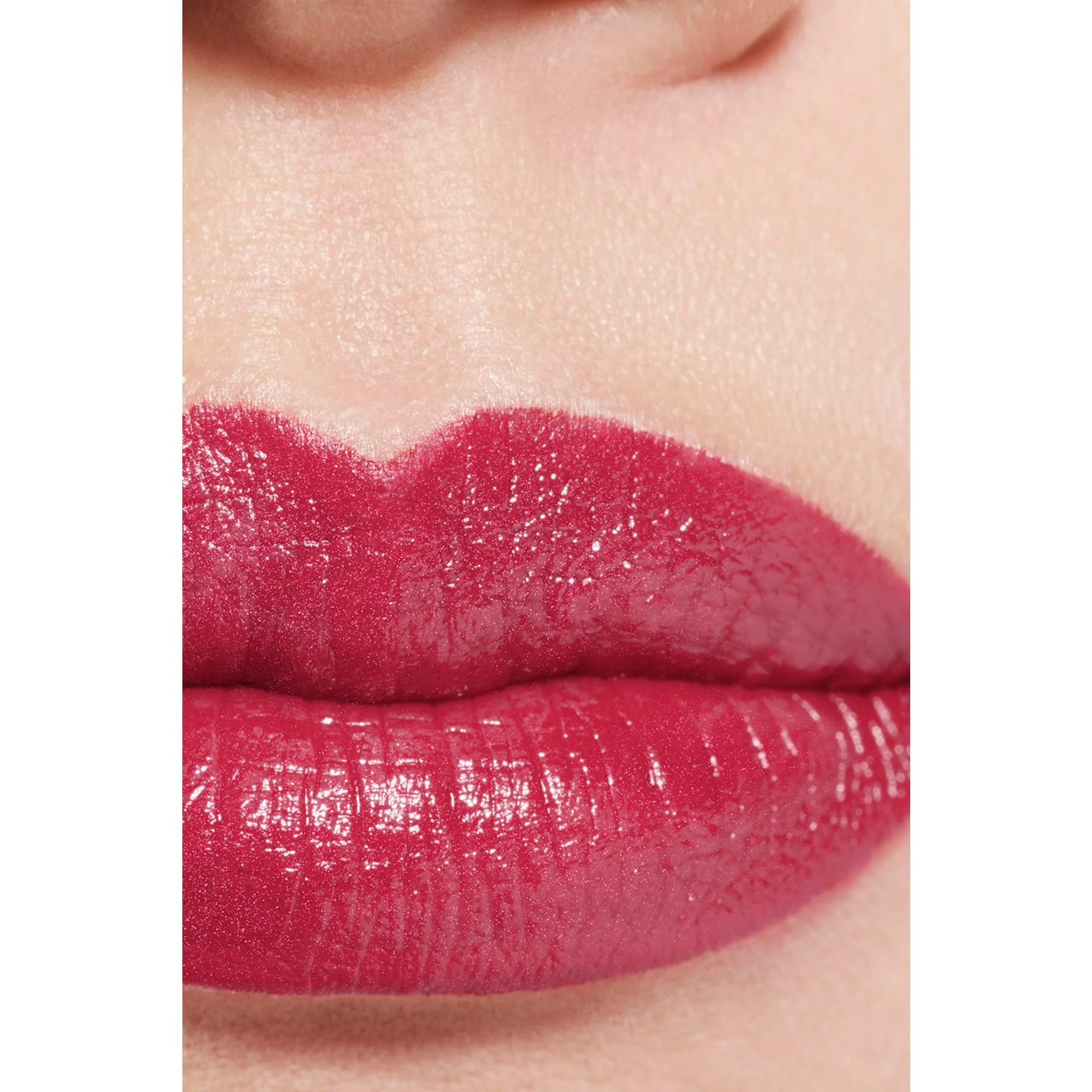 ROUGE ALLURE L'EXTRAIT - IL ROSSETTO AD ALTA INTENSITÀ ESTRATTO DI LUCE E TRATTAMENTO. RICARICABILE