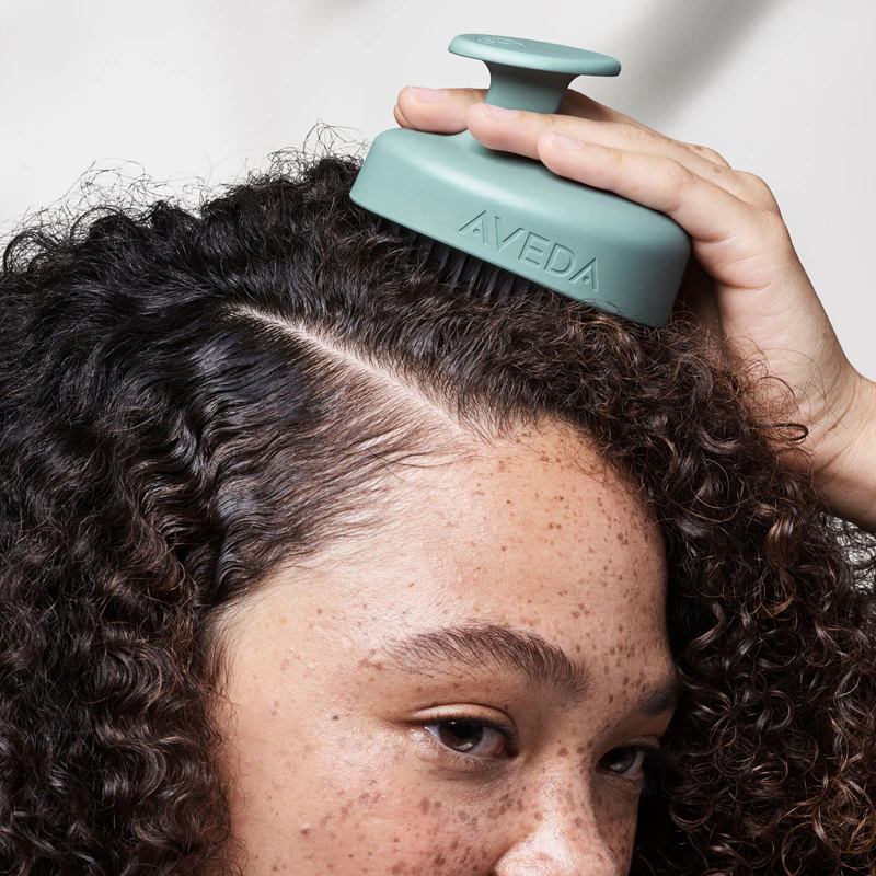 Acessórios para massagem no couro cabeludo Aveda Scalp Solutions