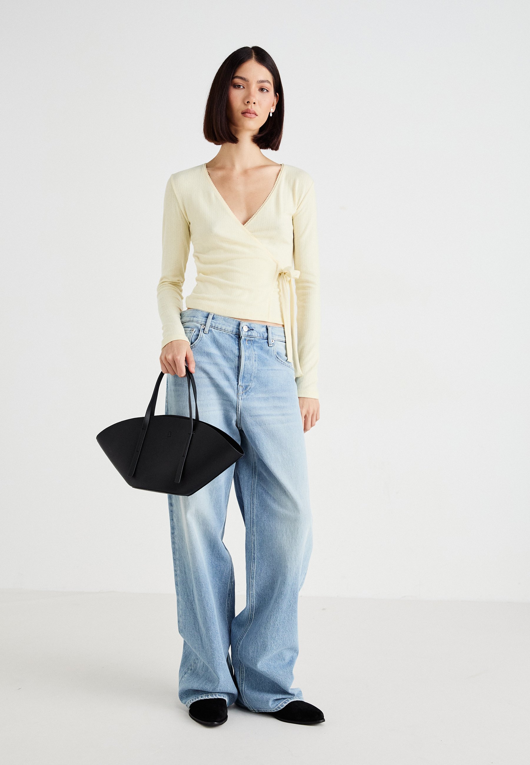 Gina Tricot SMALL WIDE TAS - Handtas - zwart