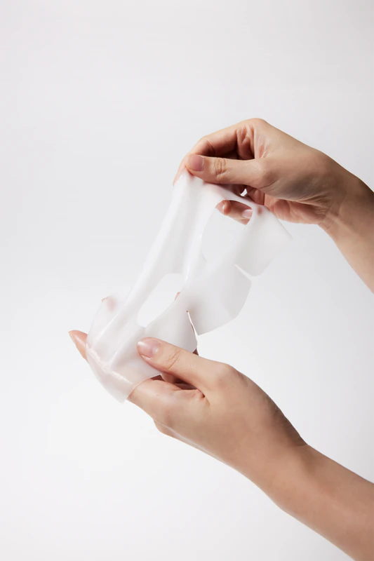 Máscara facial hidratante Biodance Hydro Cera-nol Real Deep Mask com efeito calmante.