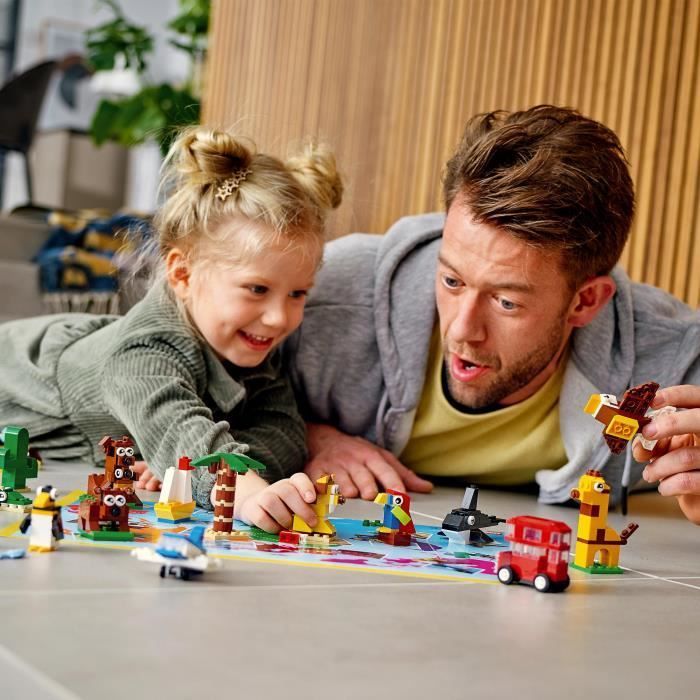LEGO® 4+ Classic 11015 Briques créatives « Autour du monde » Jeu de Construction avec 15 Figurines d’animaux